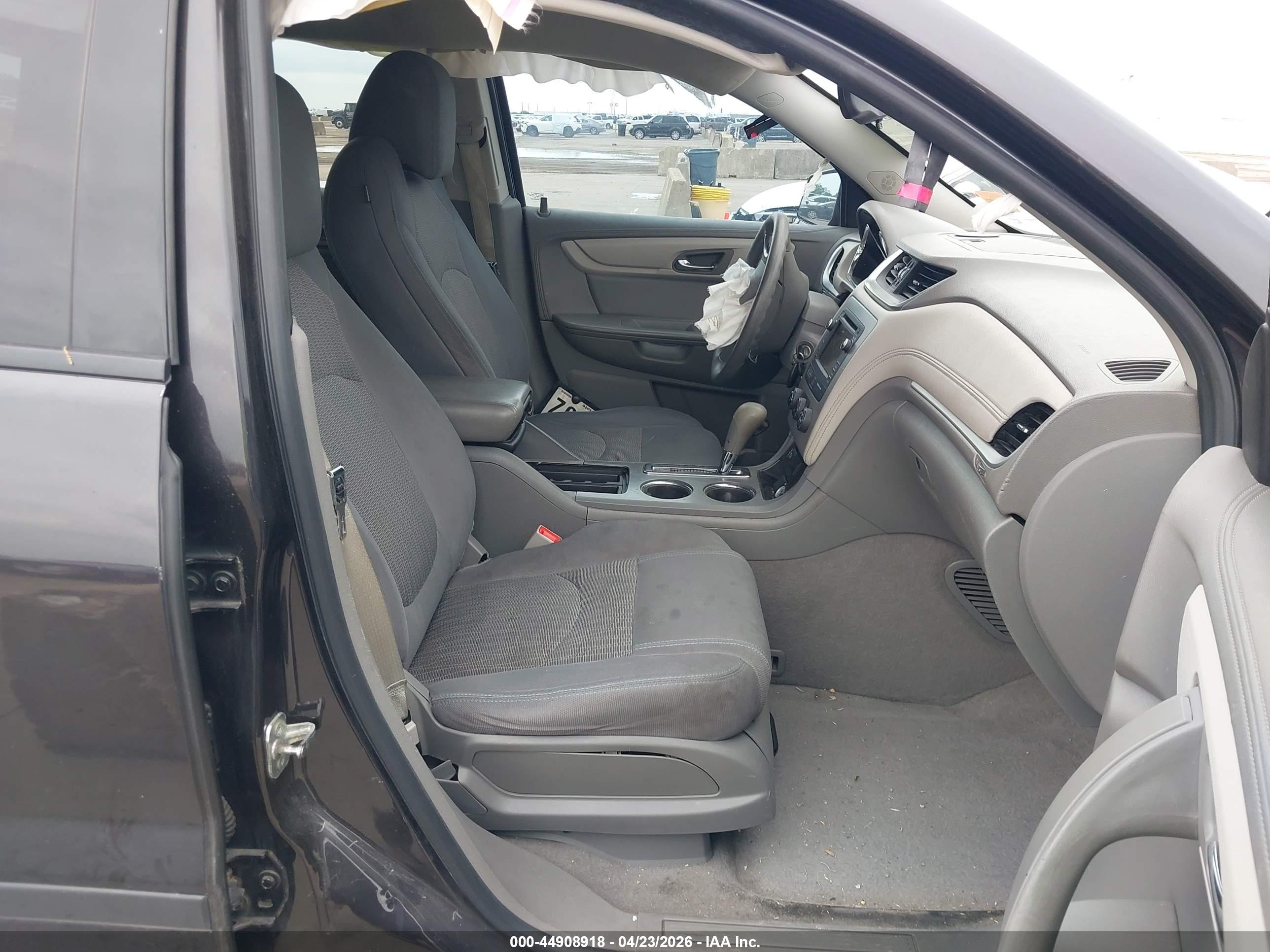 CHEVROLET TRAVERSE image 5