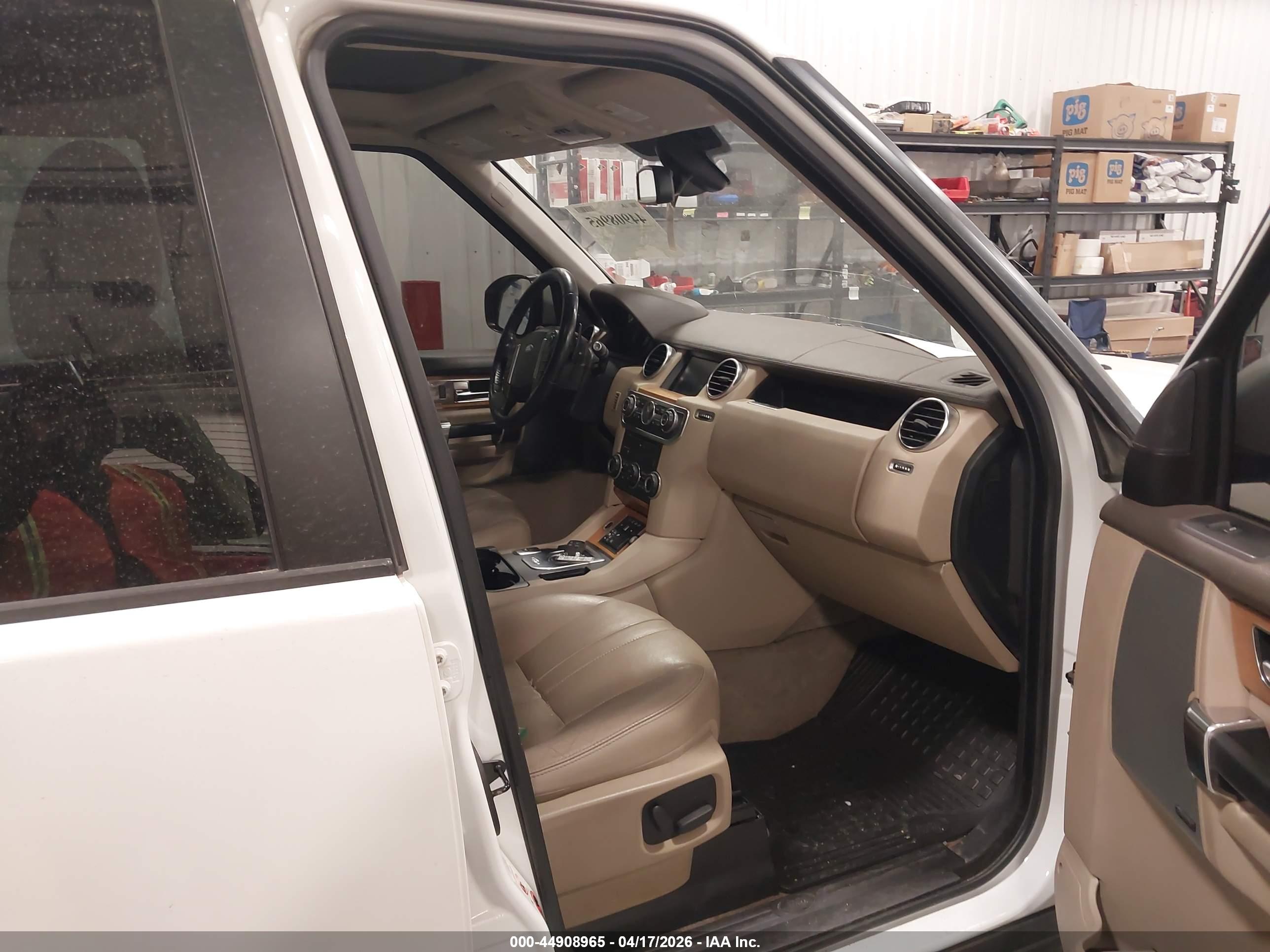 LAND ROVER image 5