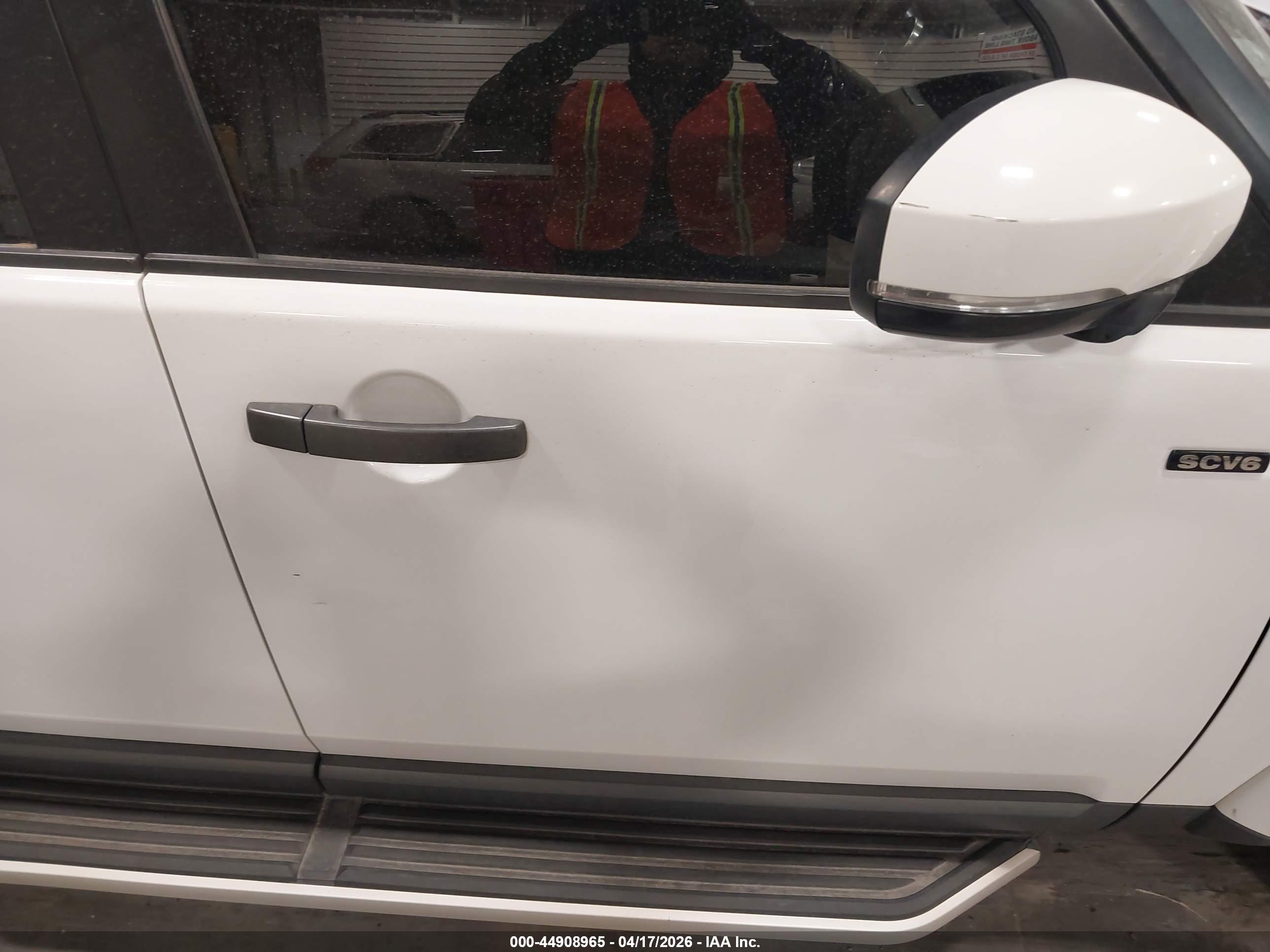 LAND ROVER image 6