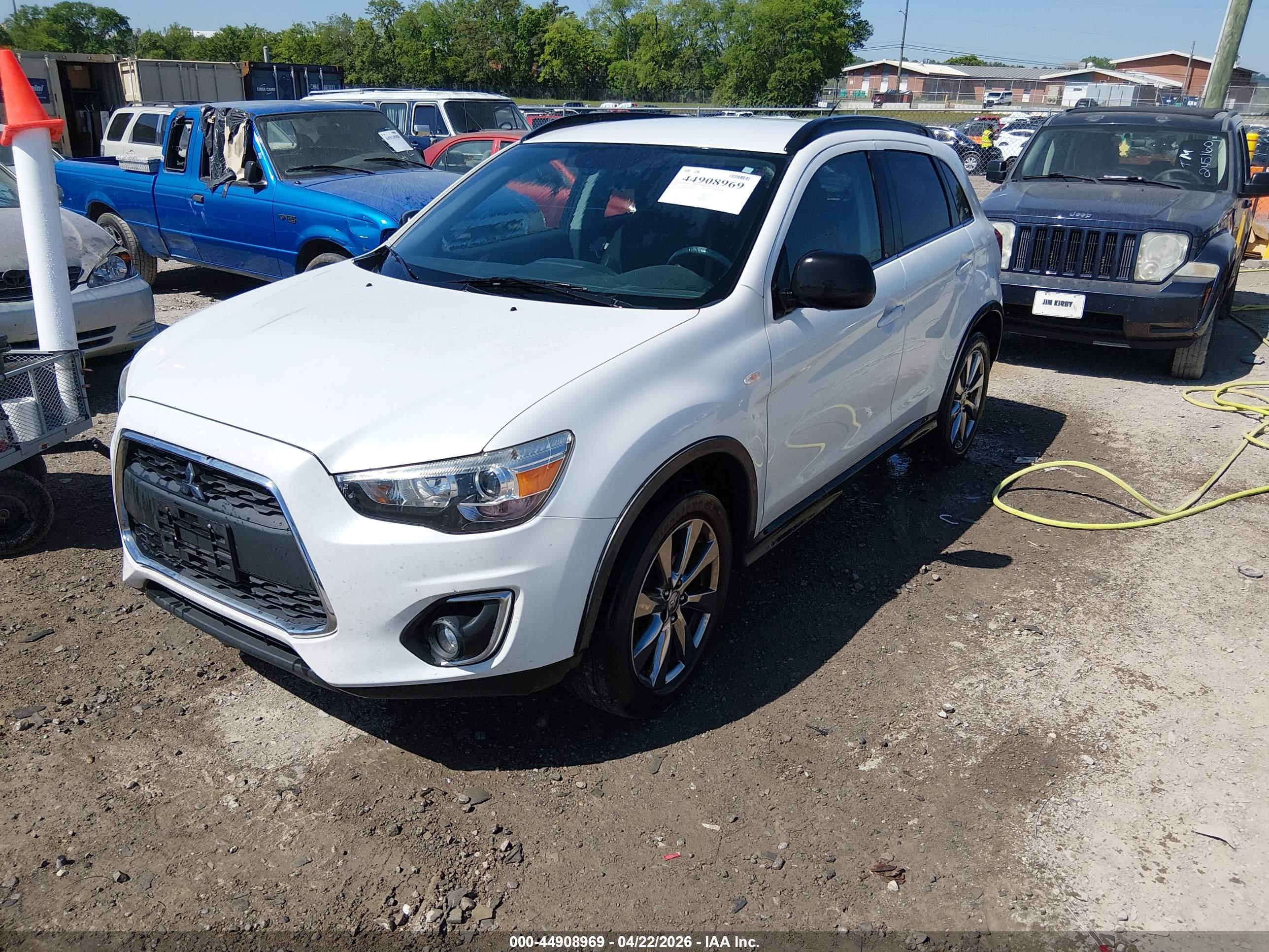 MITSUBISHI OUTLANDER image 2