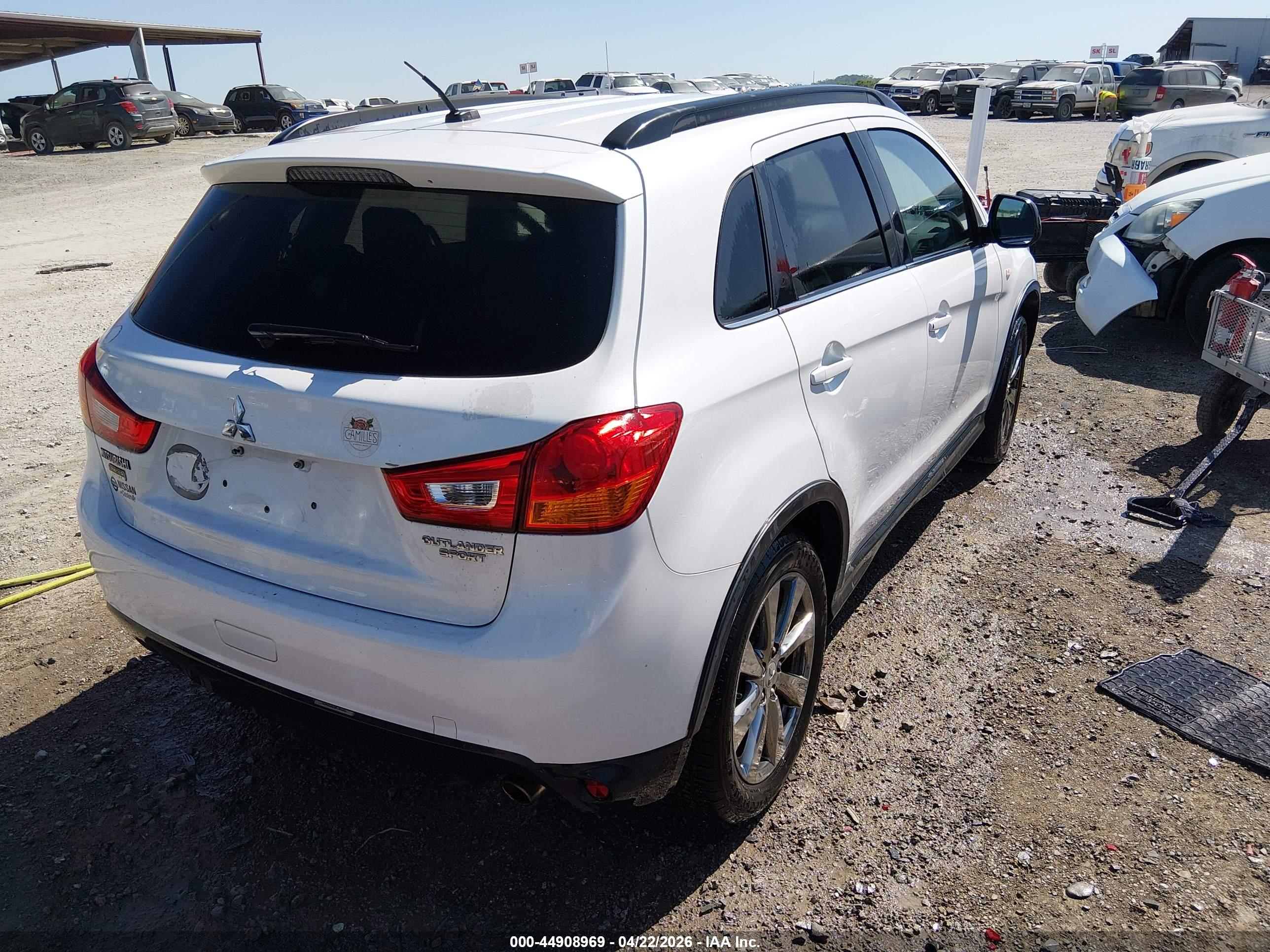 MITSUBISHI OUTLANDER image 4