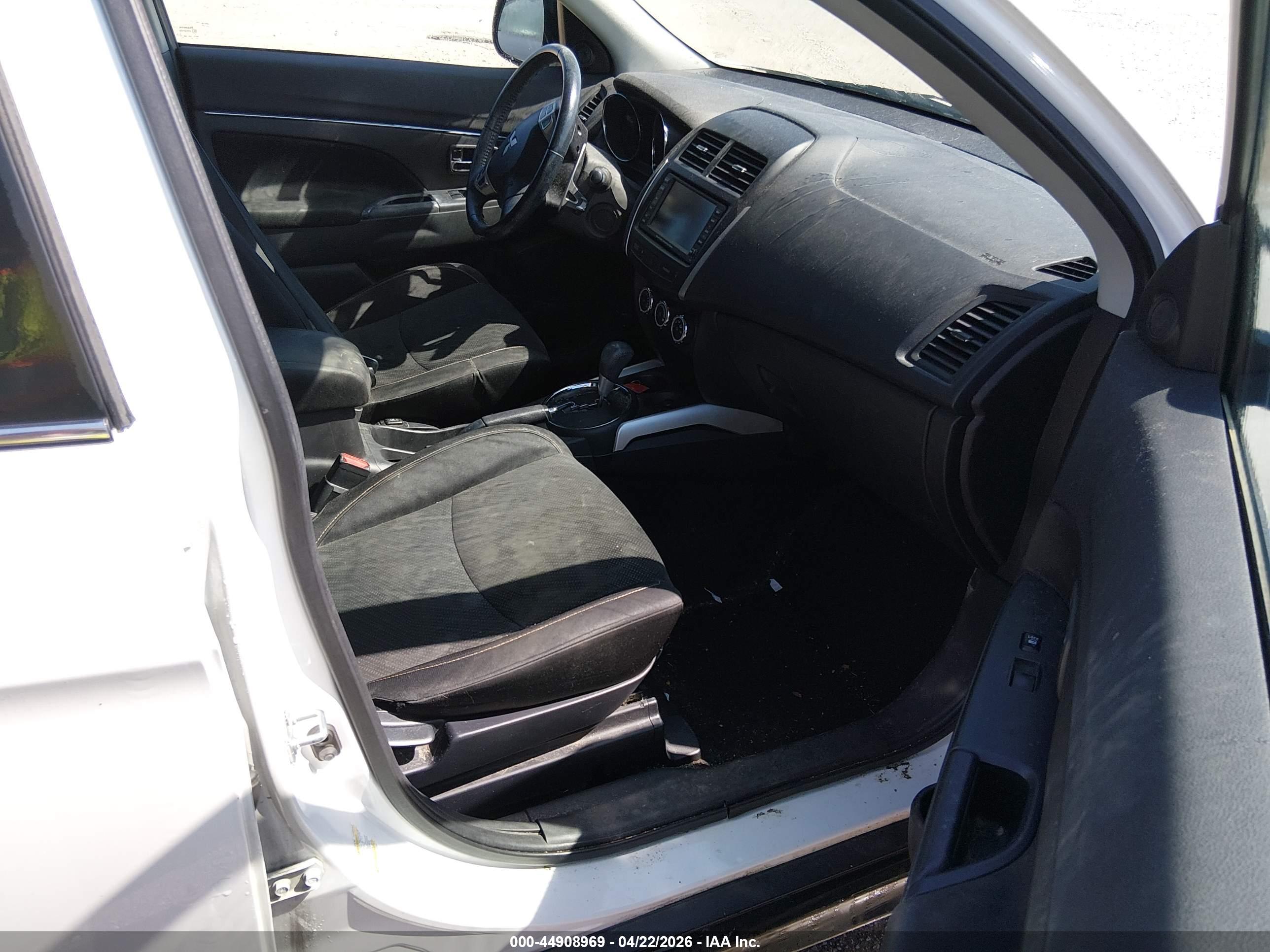 MITSUBISHI OUTLANDER image 5