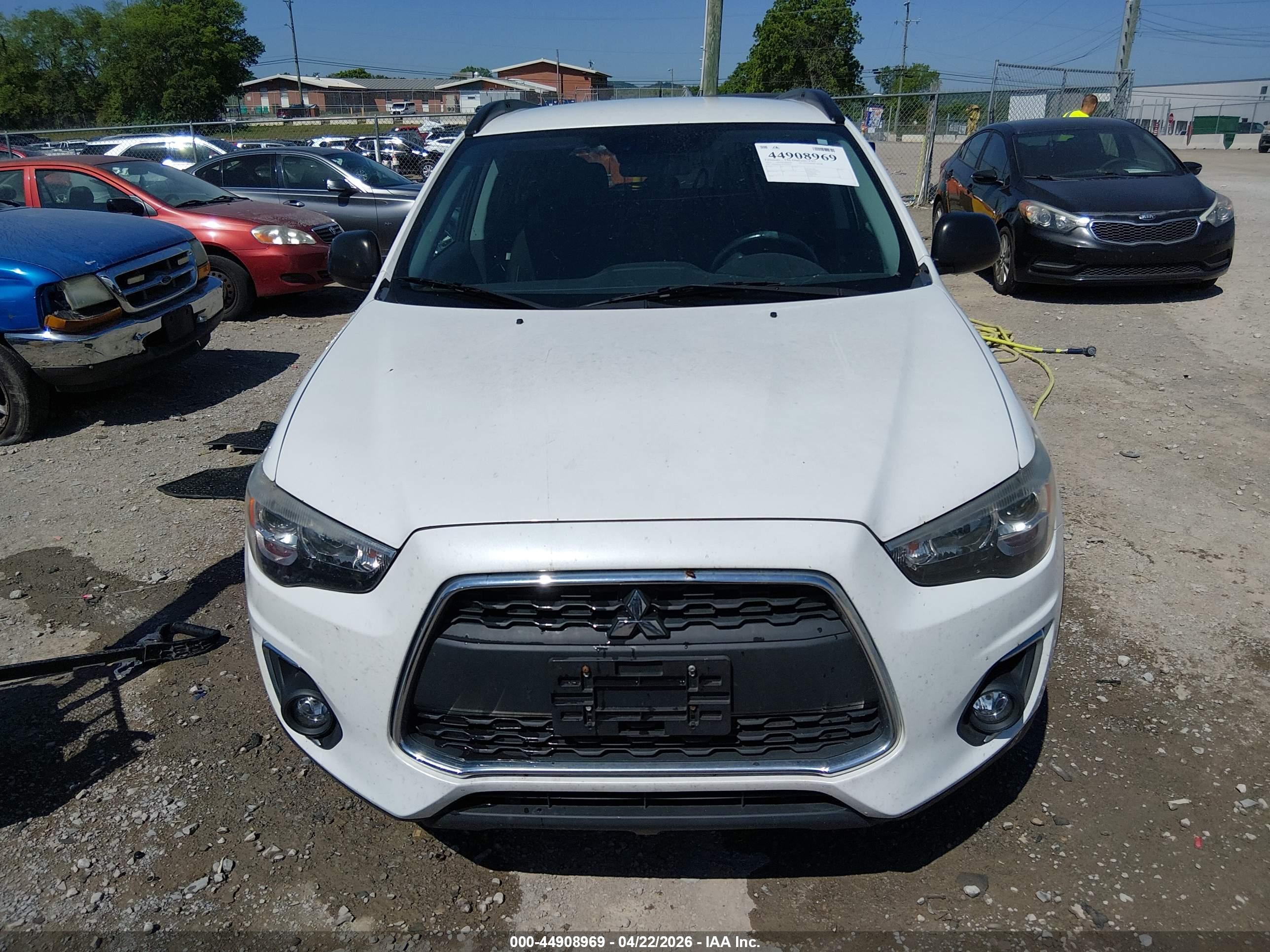 MITSUBISHI OUTLANDER image 6