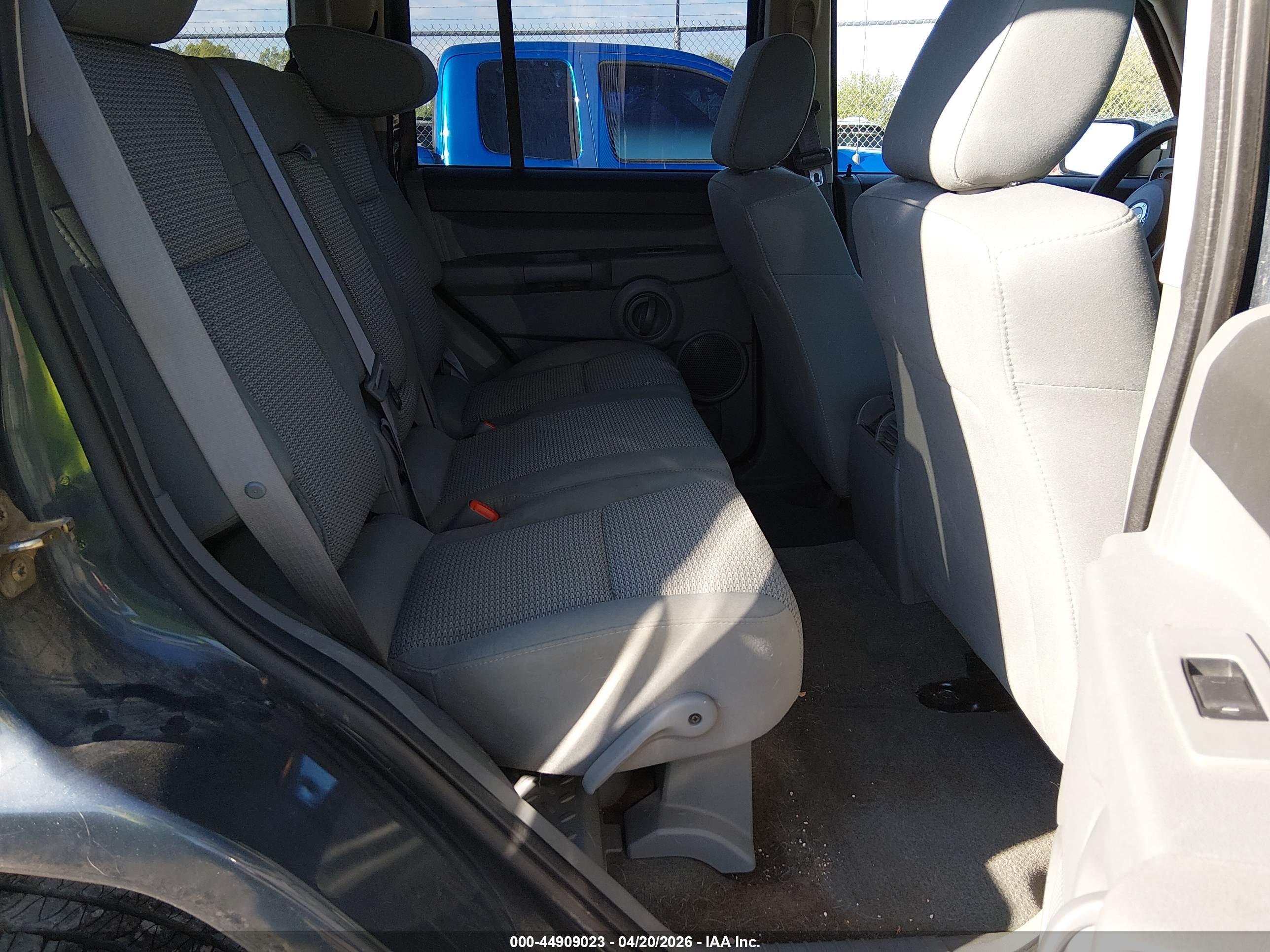 JEEP COMMANDER image 8
