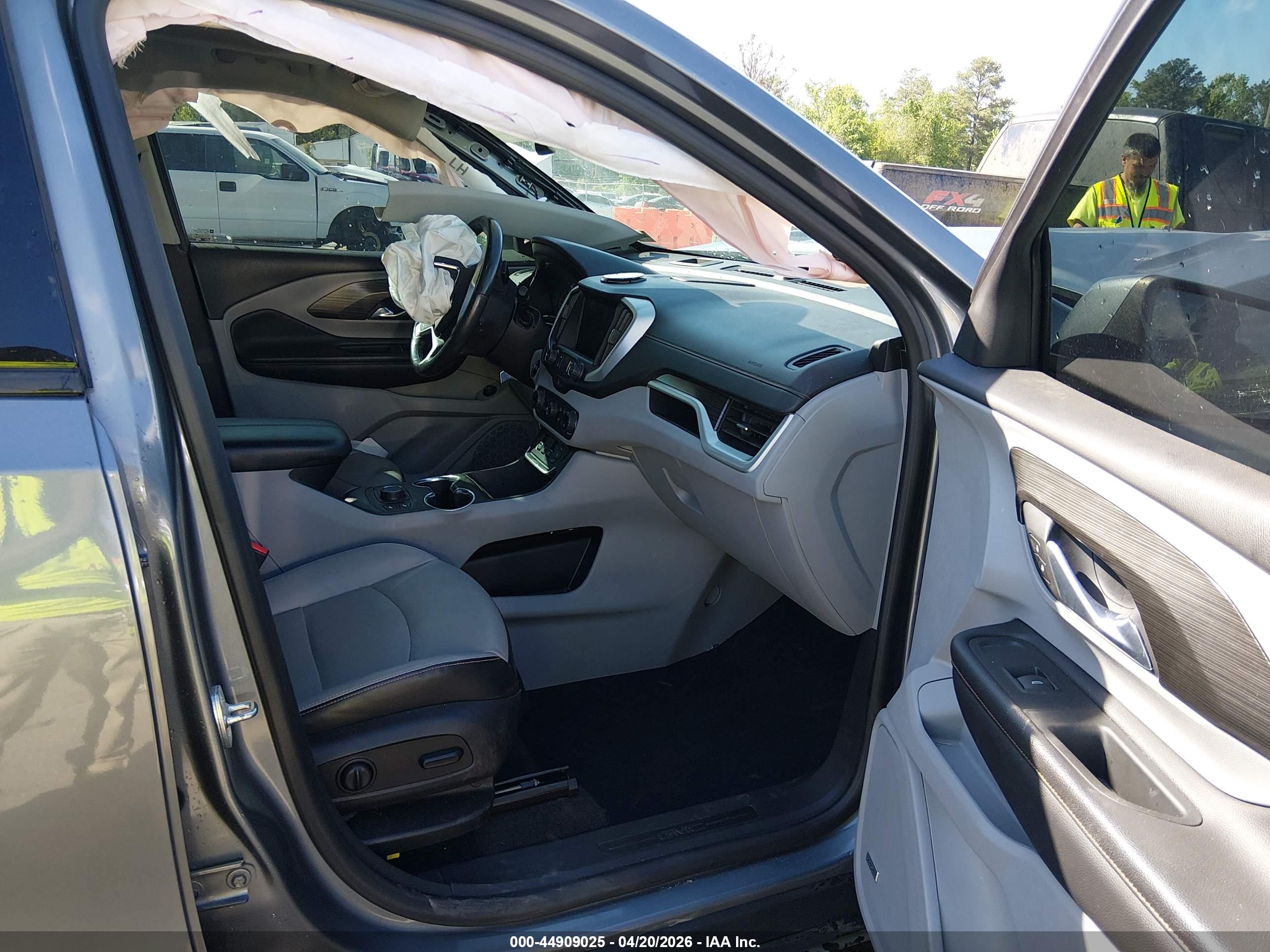 GMC TERRAIN image 5