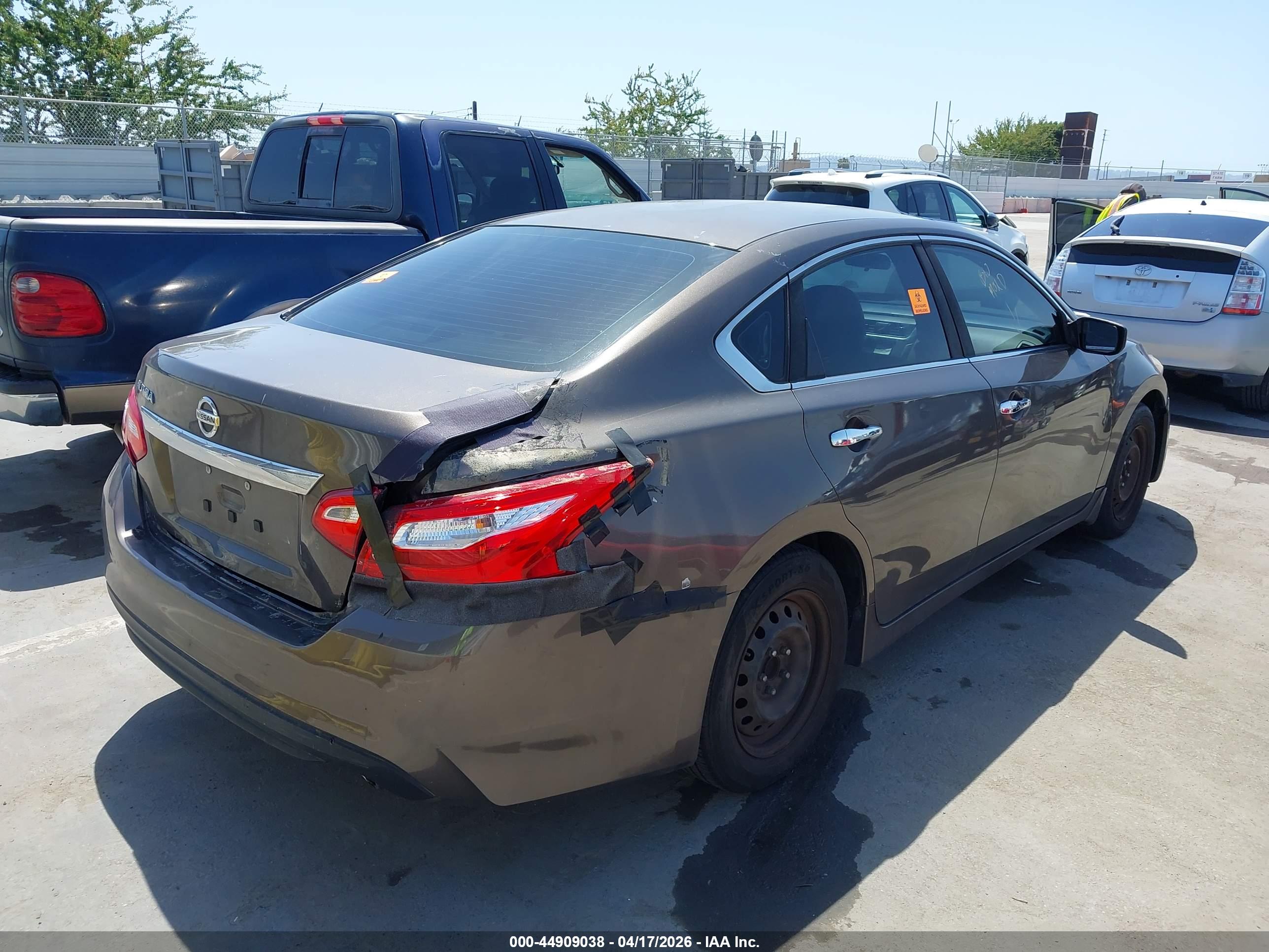 NISSAN ALTIMA image 4