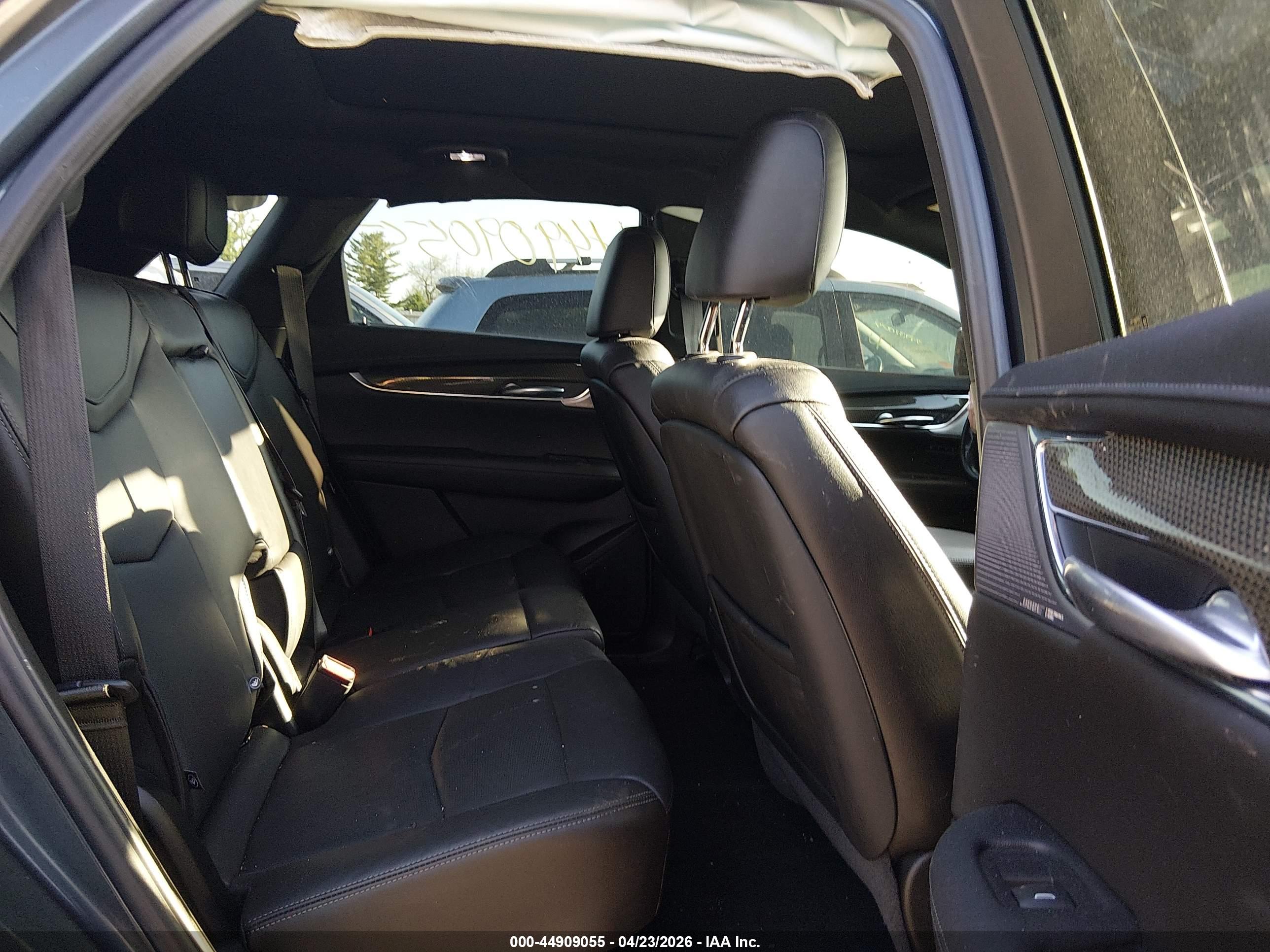 CADILLAC XT5 image 8