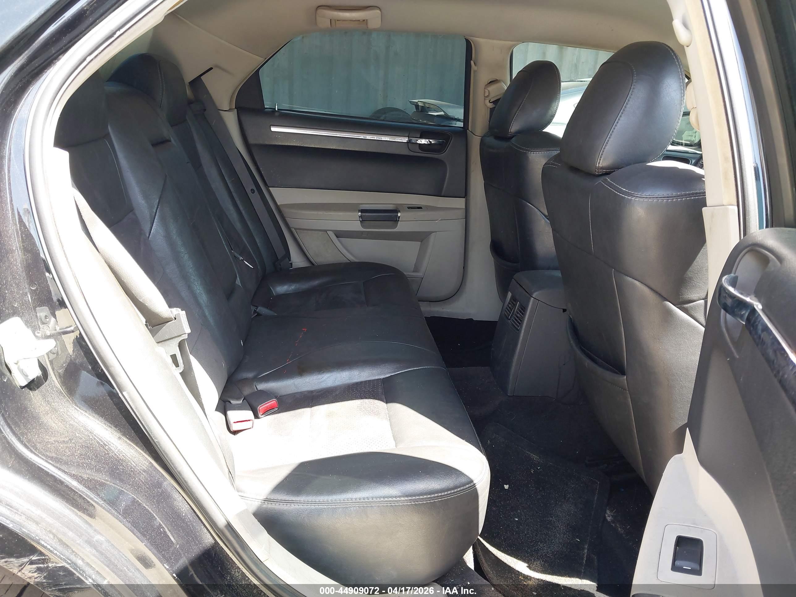 CHRYSLER 300C image 8