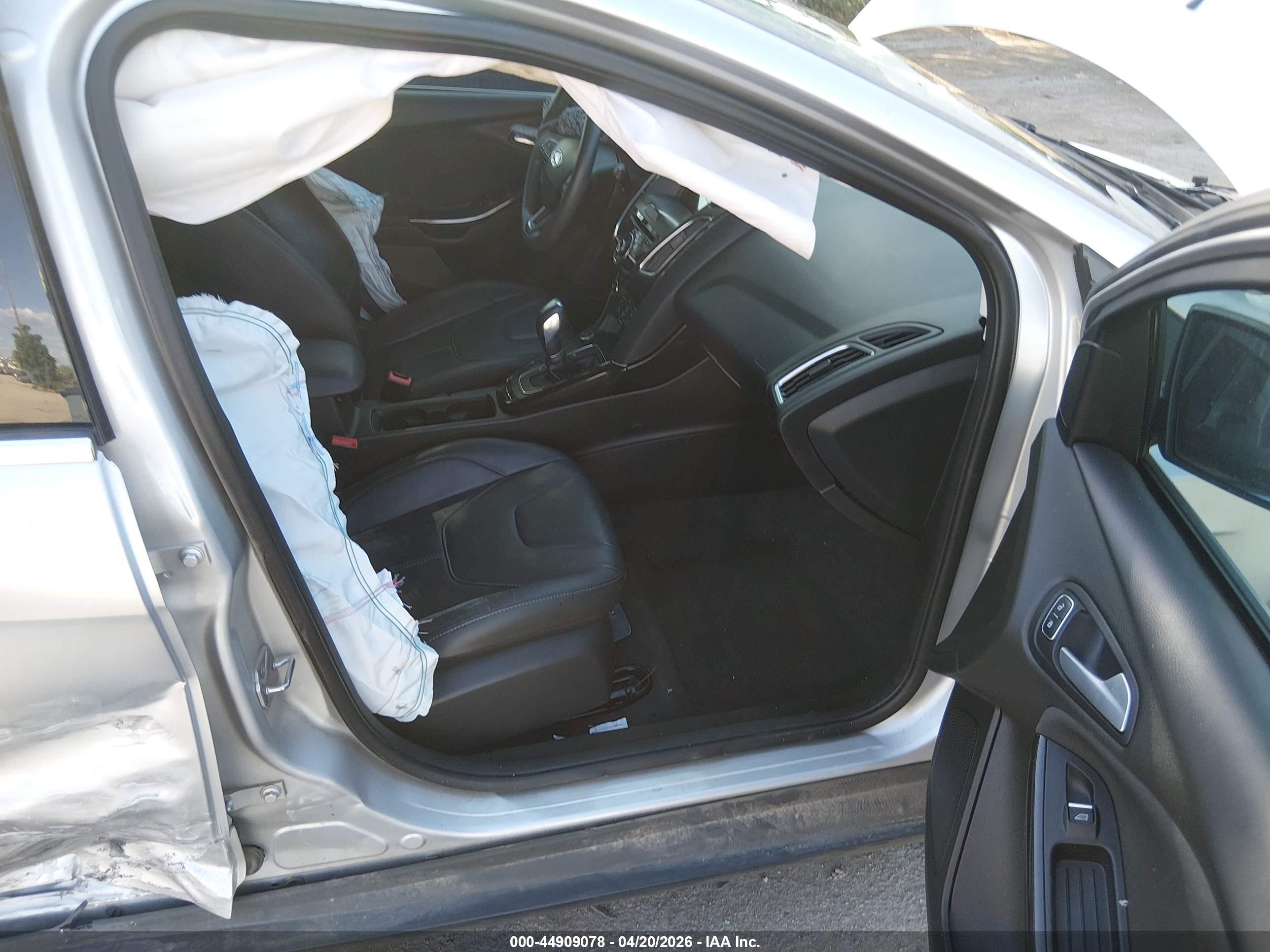 FORD FOCUS image 5