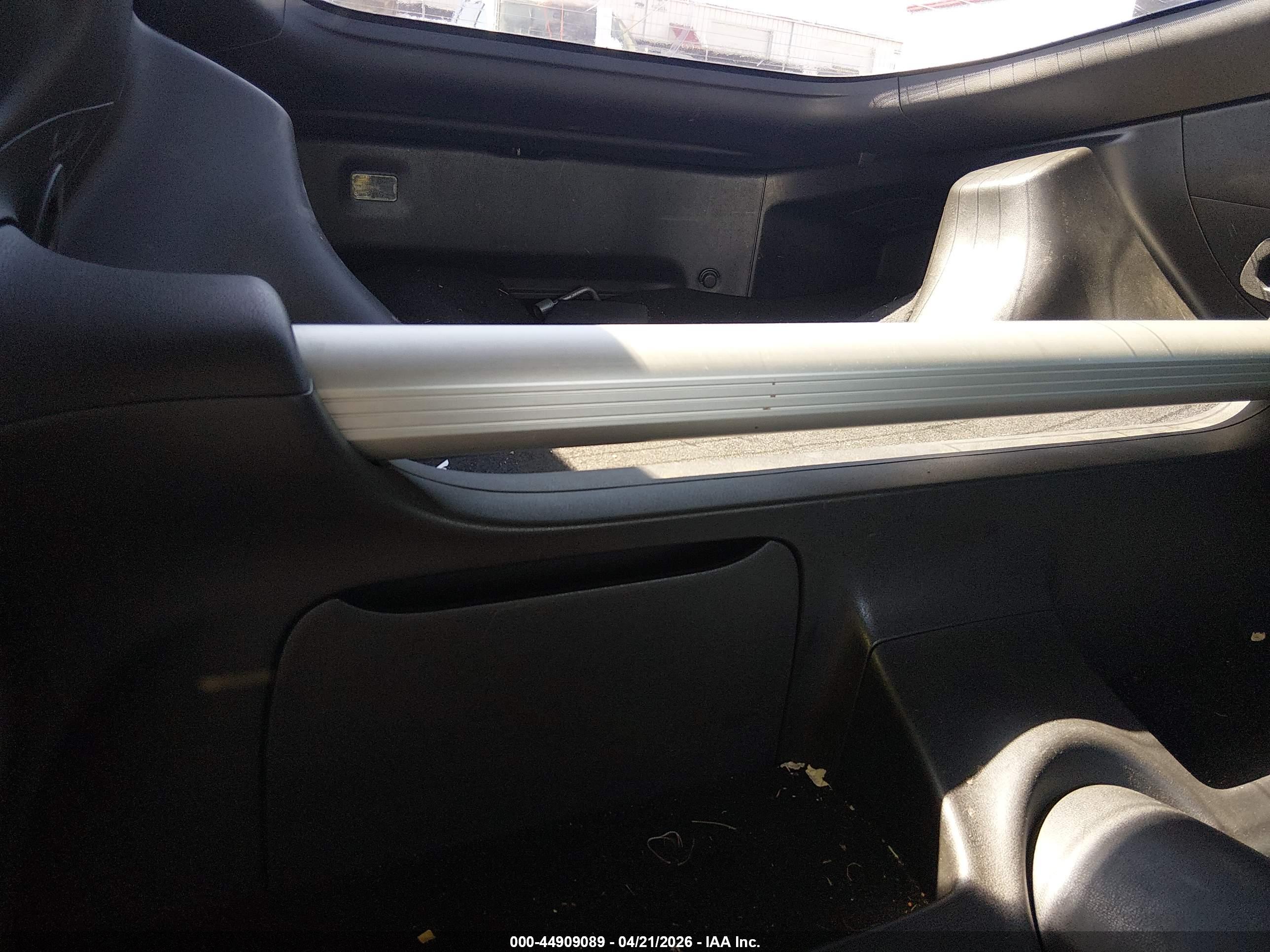 NISSAN 370Z image 8