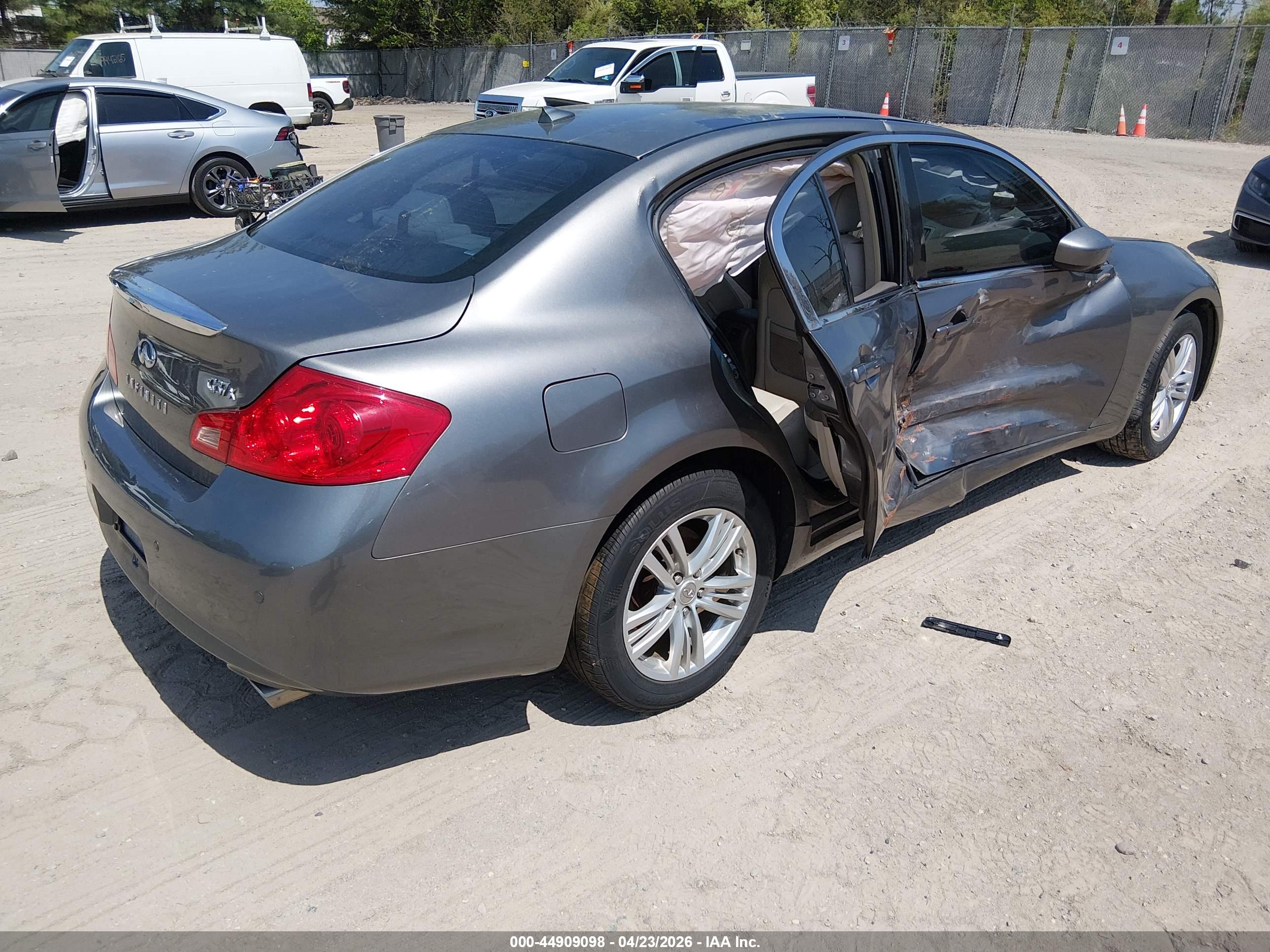 INFINITI G37X image 4