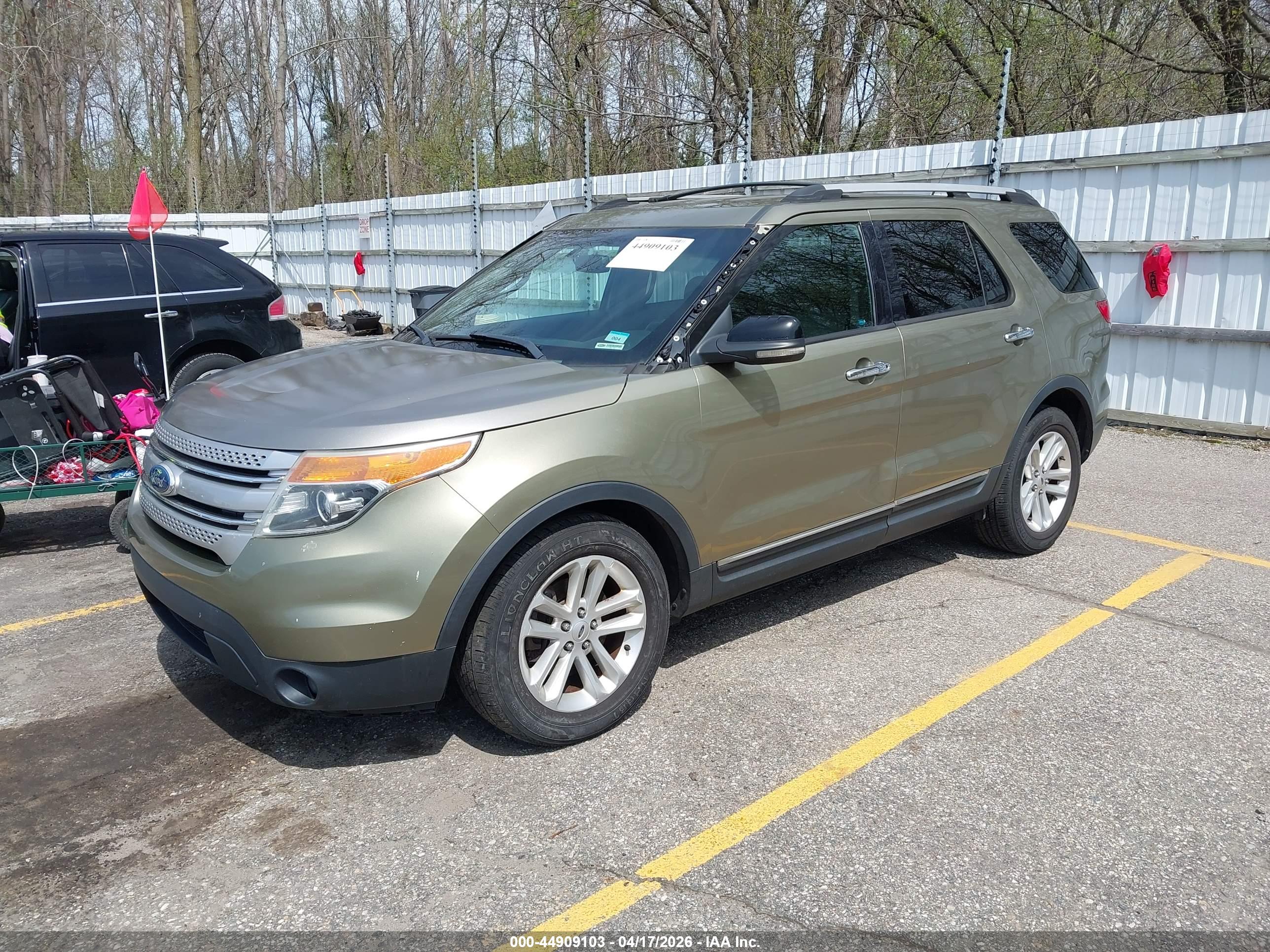 FORD EXPLORER image 2