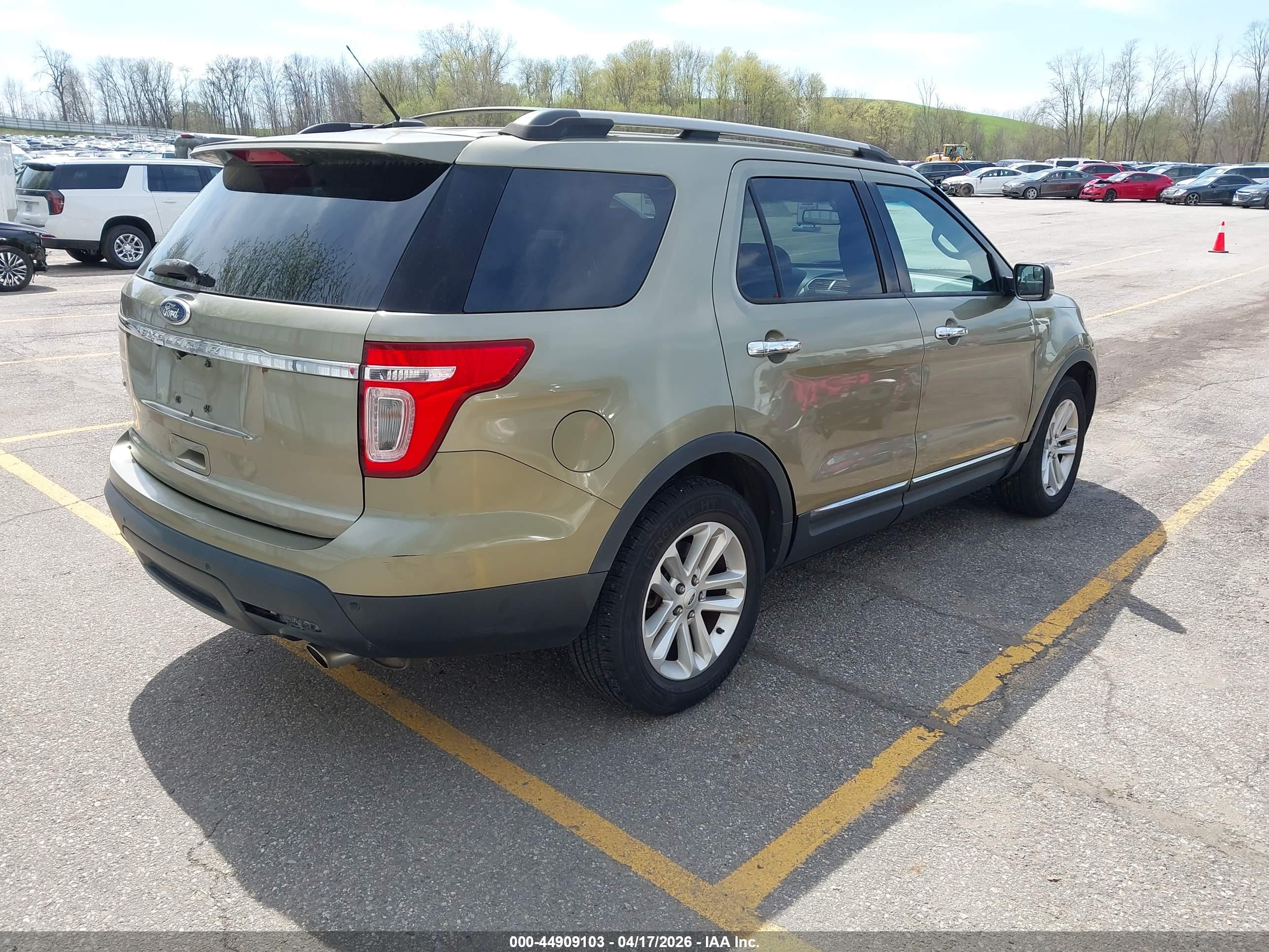 FORD EXPLORER image 4