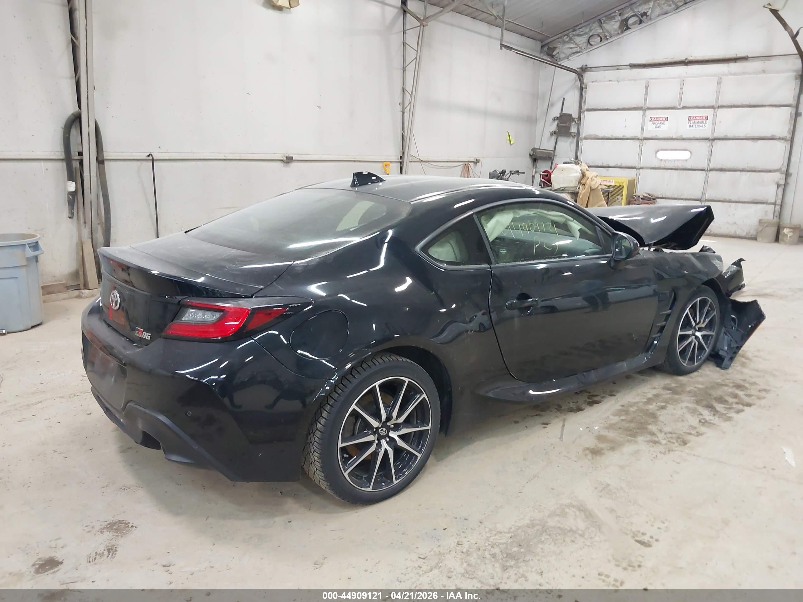 TOYOTA GR86 image 4