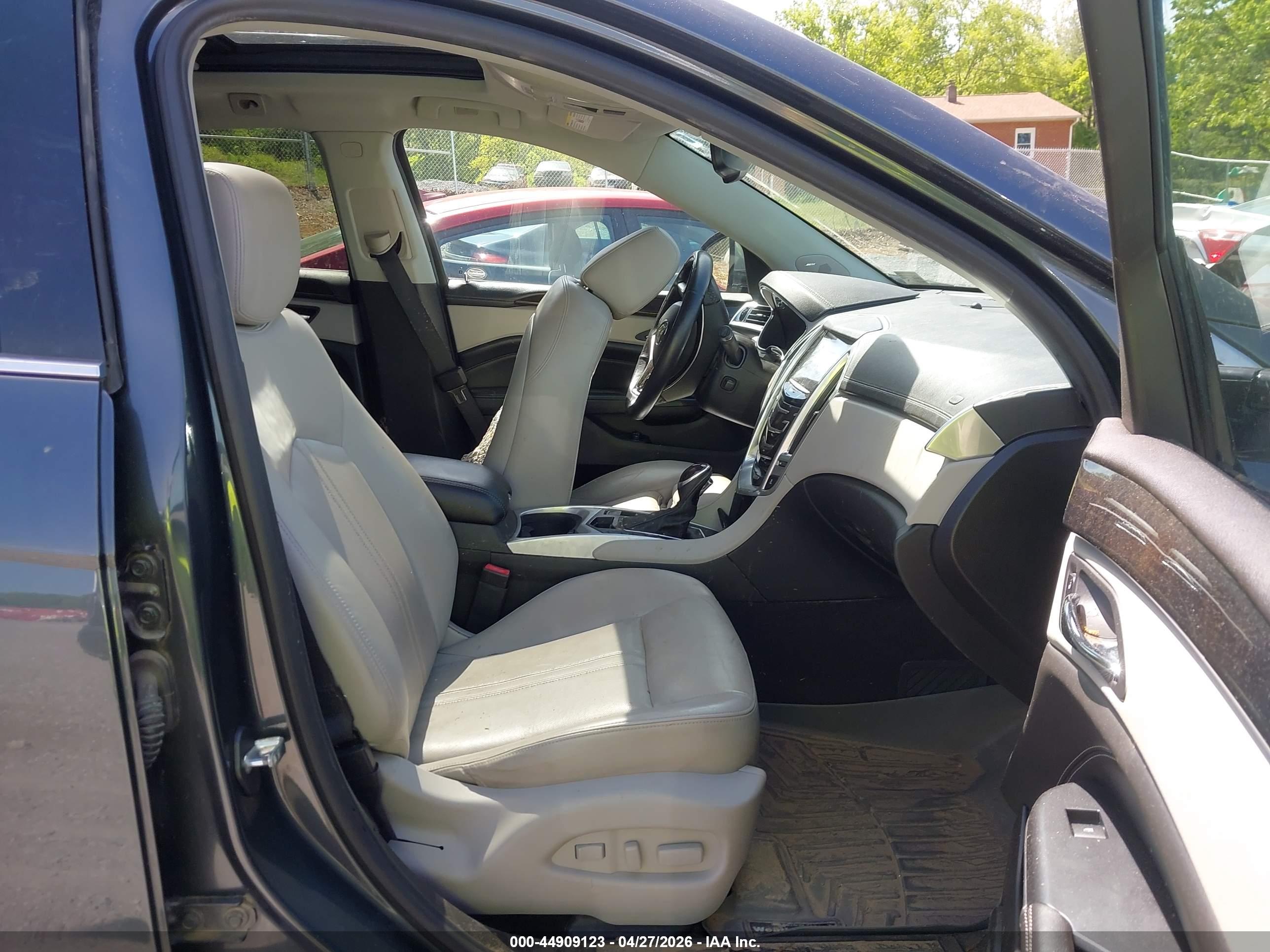 CADILLAC SRX image 5