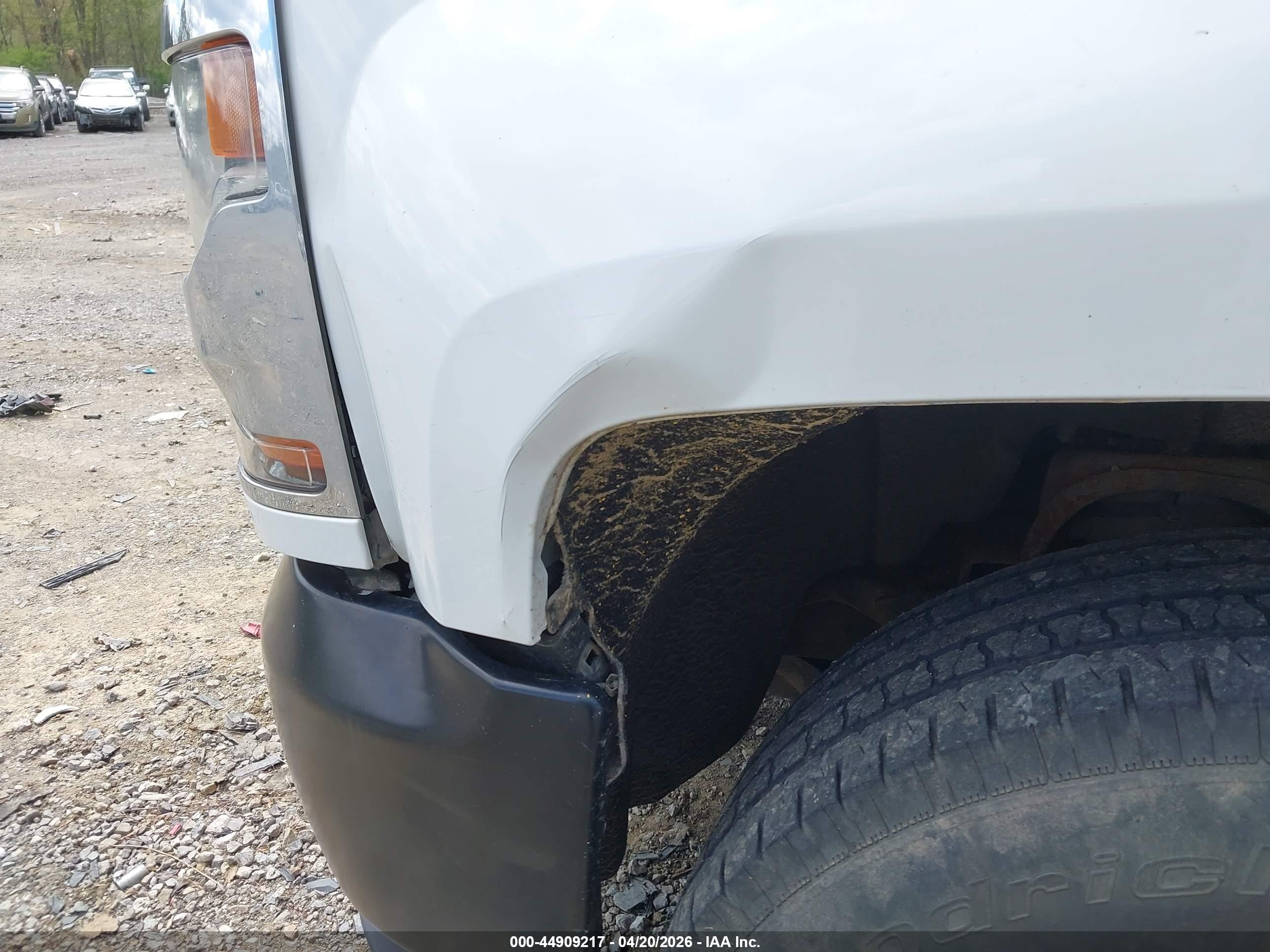 CHEVROLET SILVERADO image 6