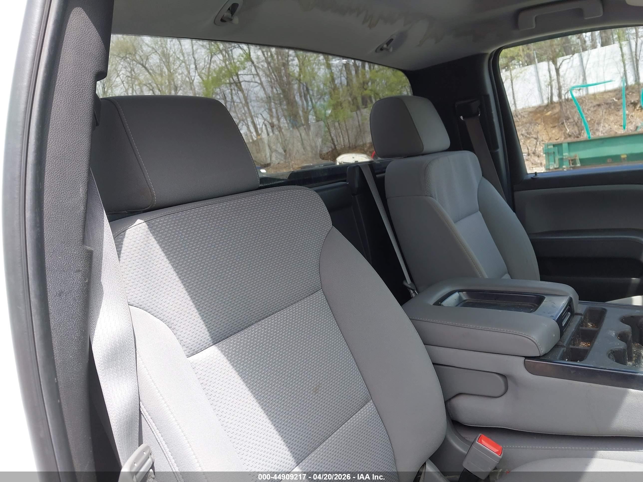 CHEVROLET SILVERADO image 8