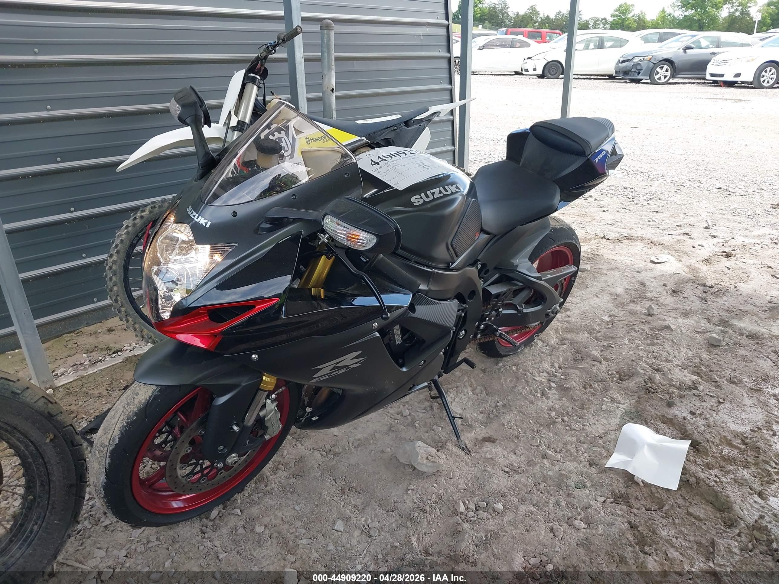 SUZUKI GSX-R750 image 2