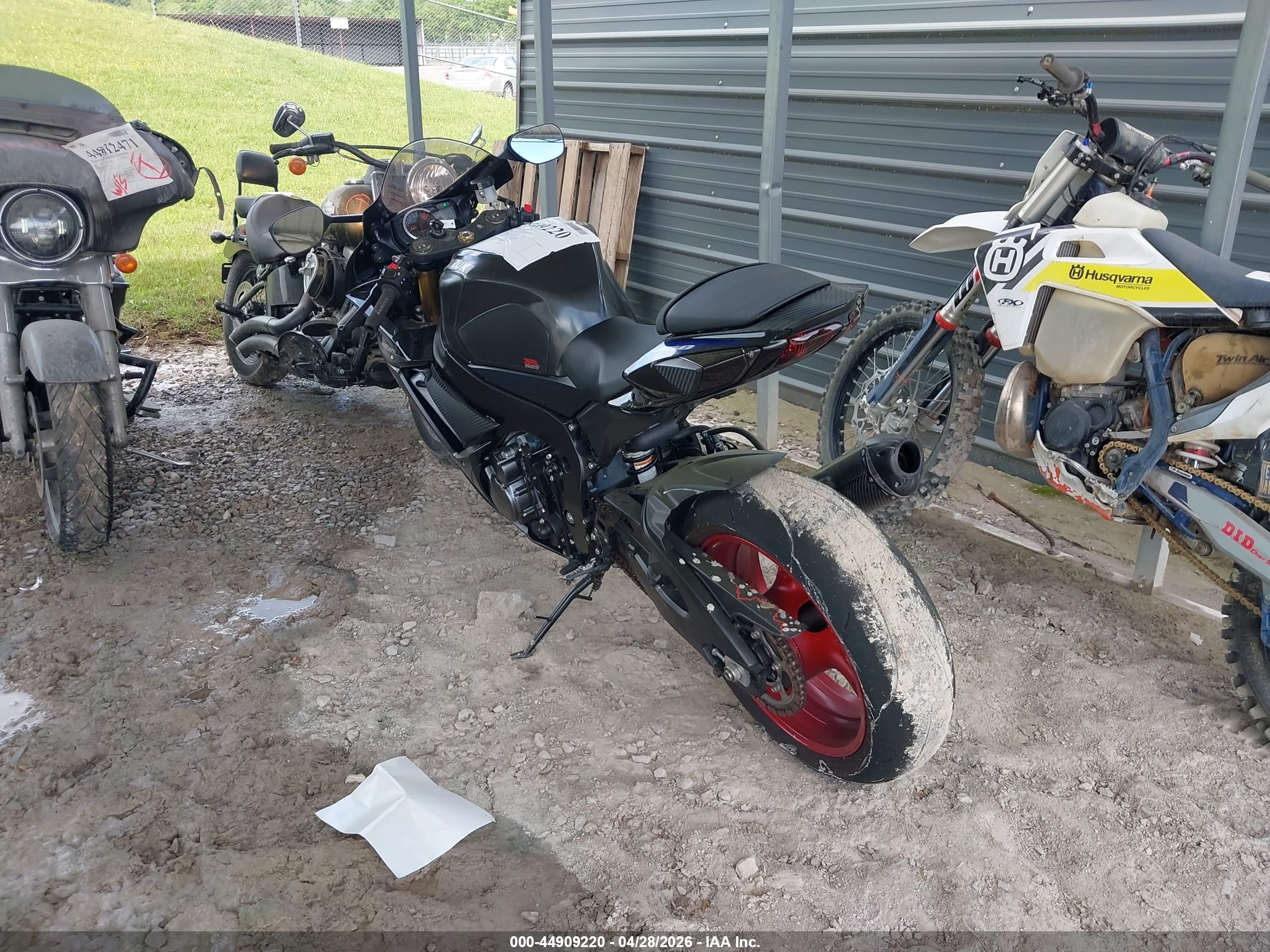 SUZUKI GSX-R750 image 3
