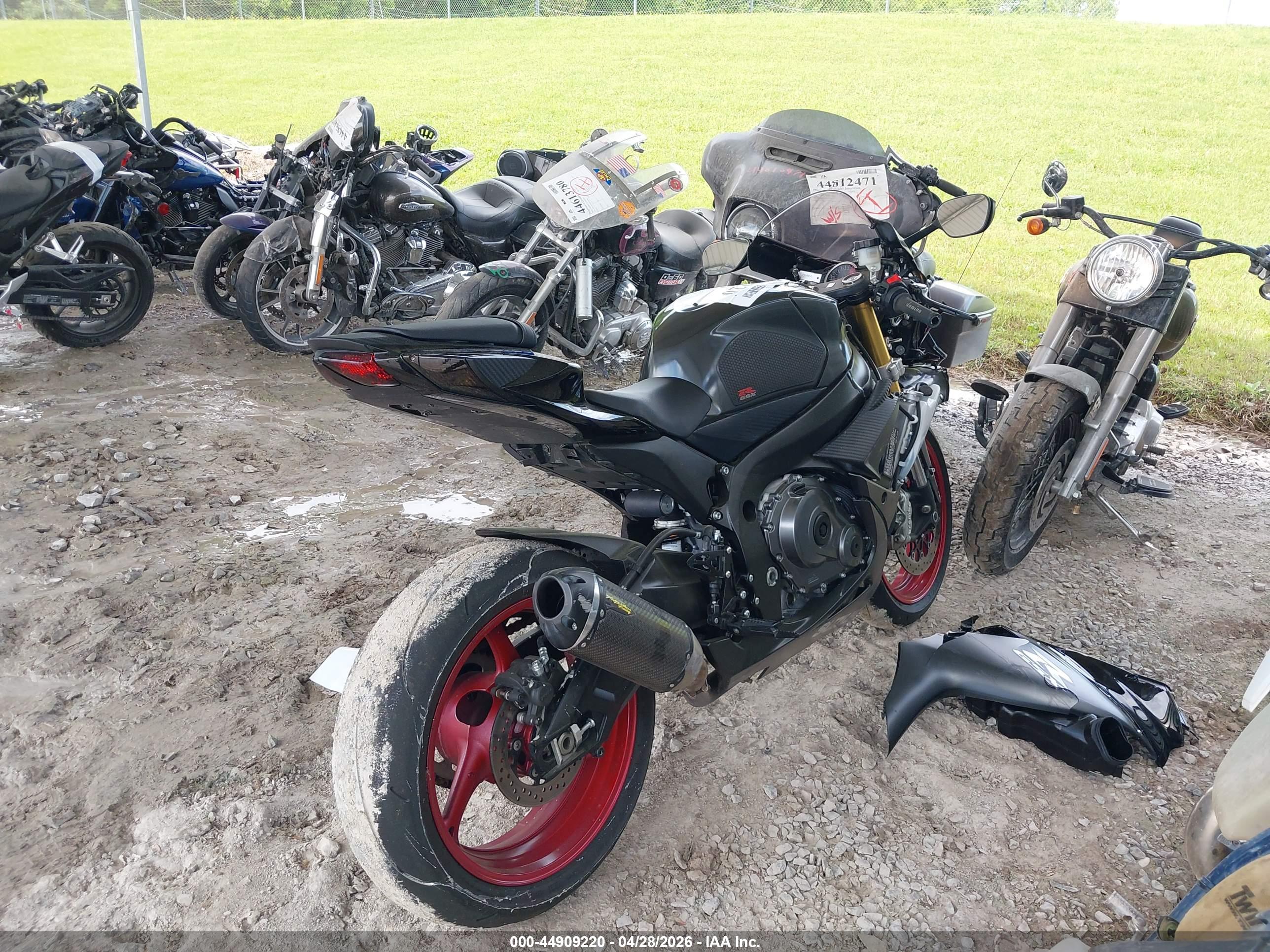SUZUKI GSX-R750 image 4