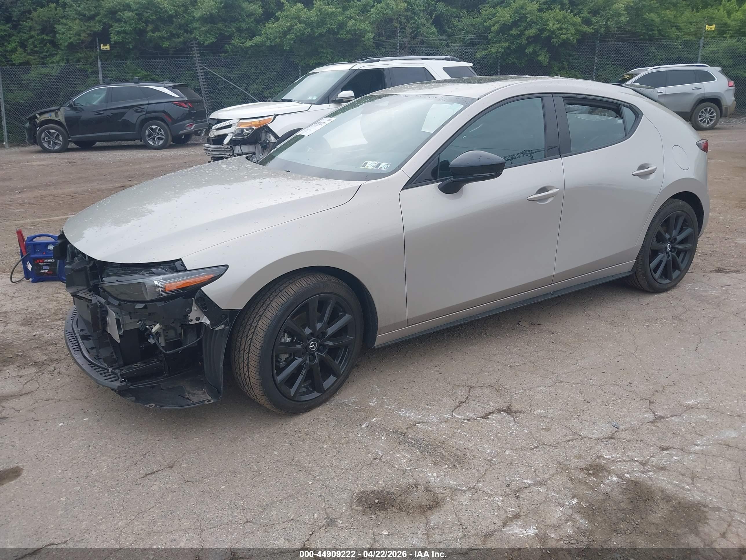 MAZDA MAZDA3 image 2
