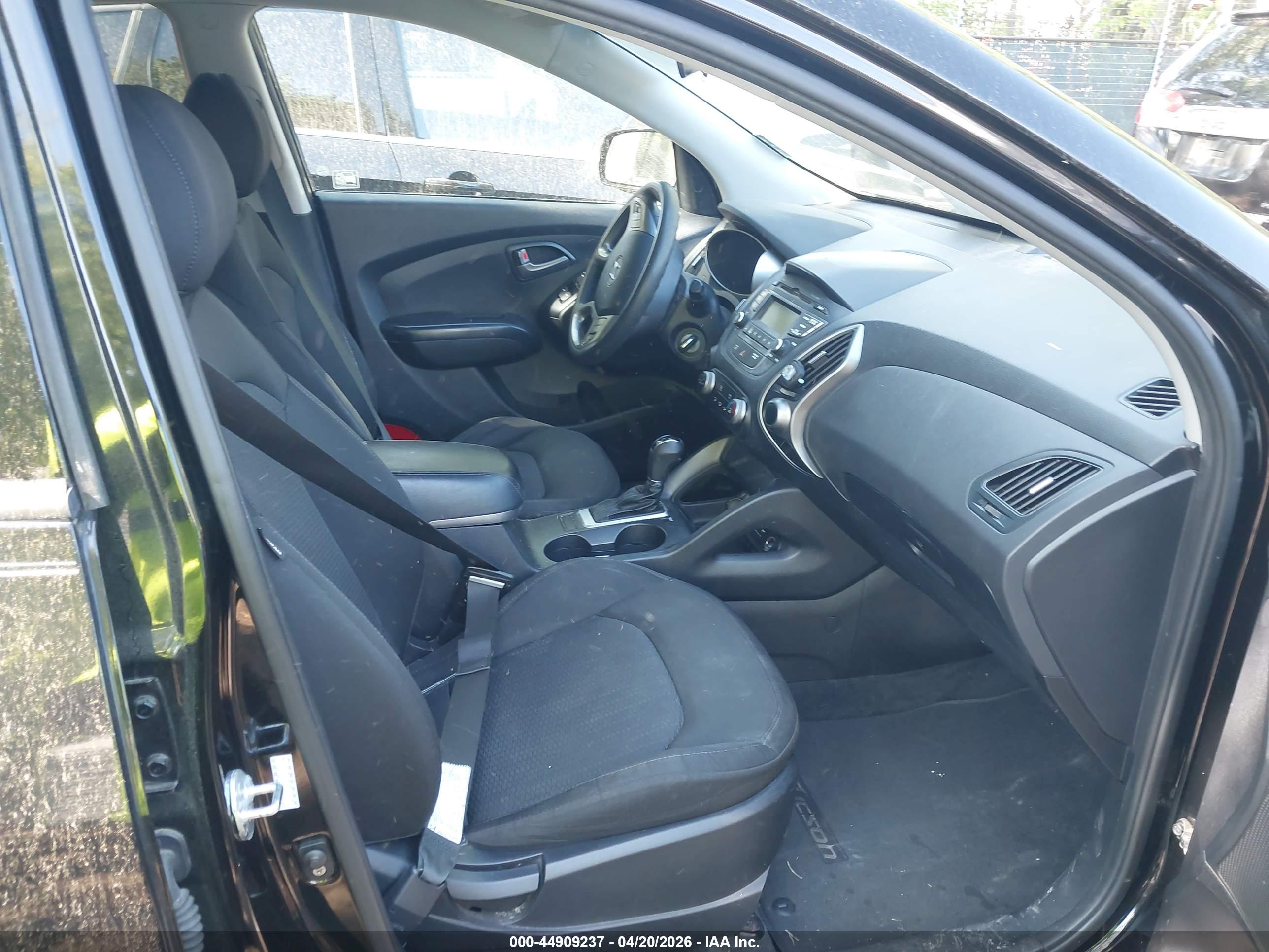 HYUNDAI TUCSON image 5