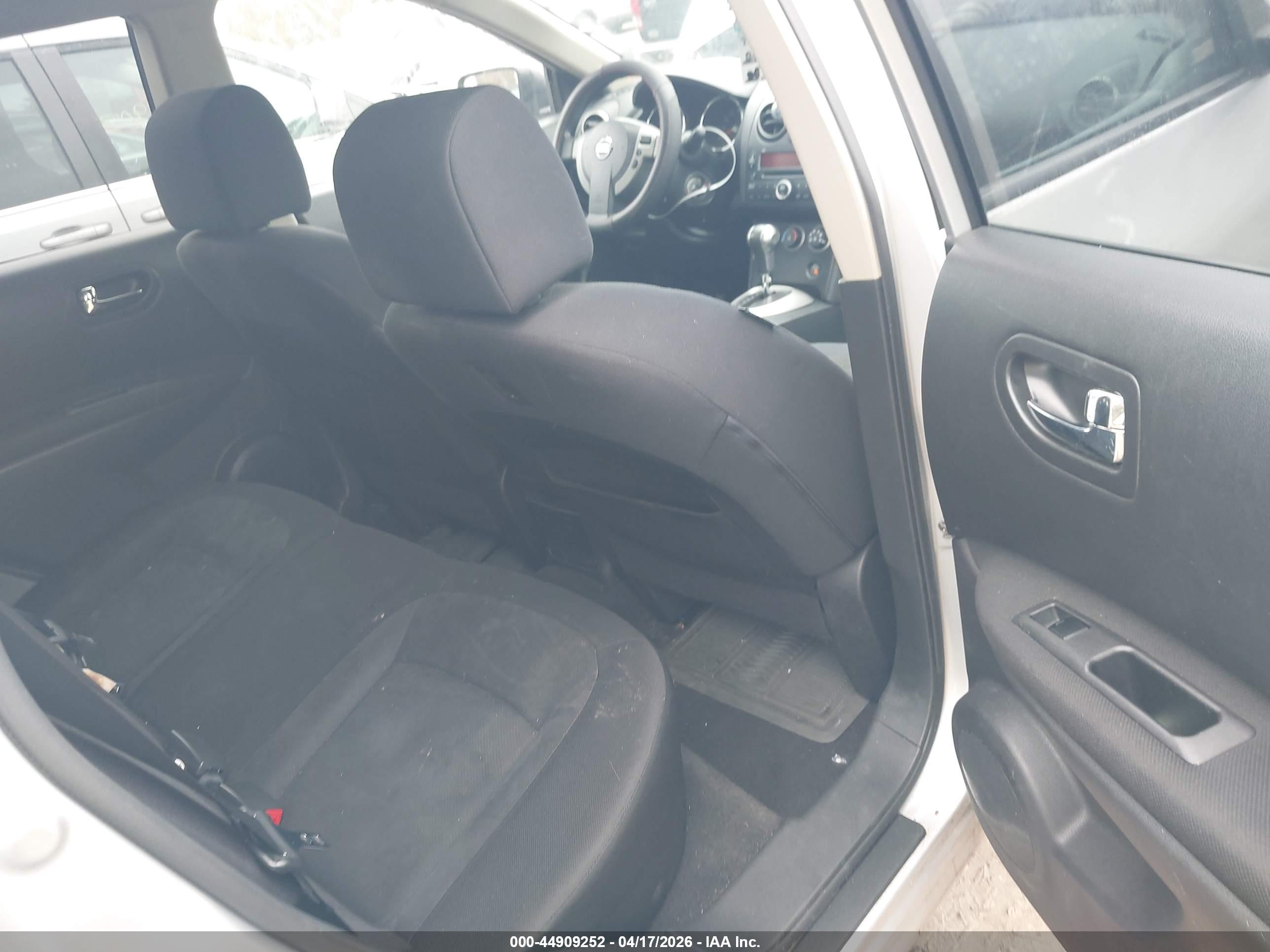 NISSAN ROGUE image 8