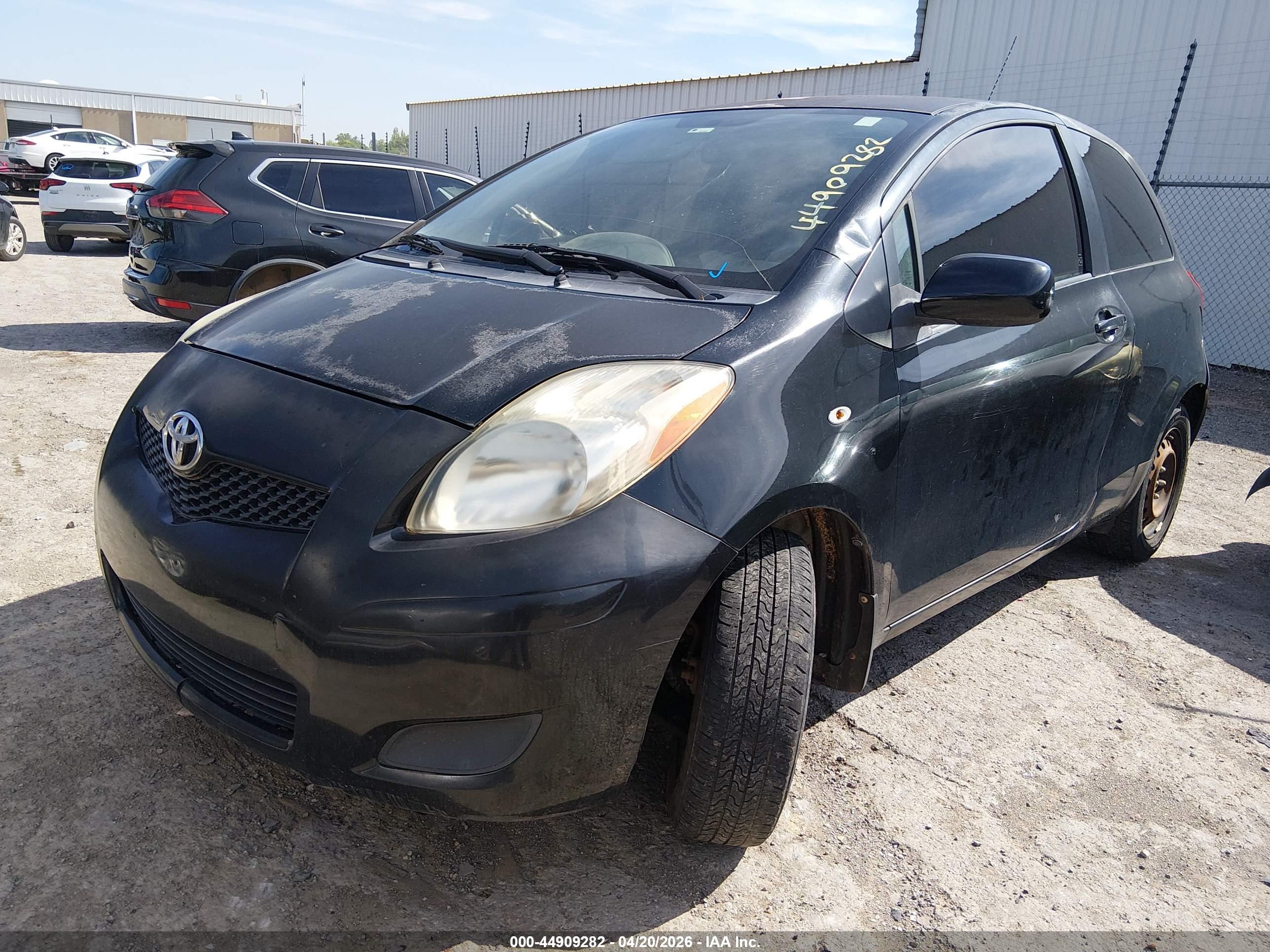 TOYOTA YARIS image 2
