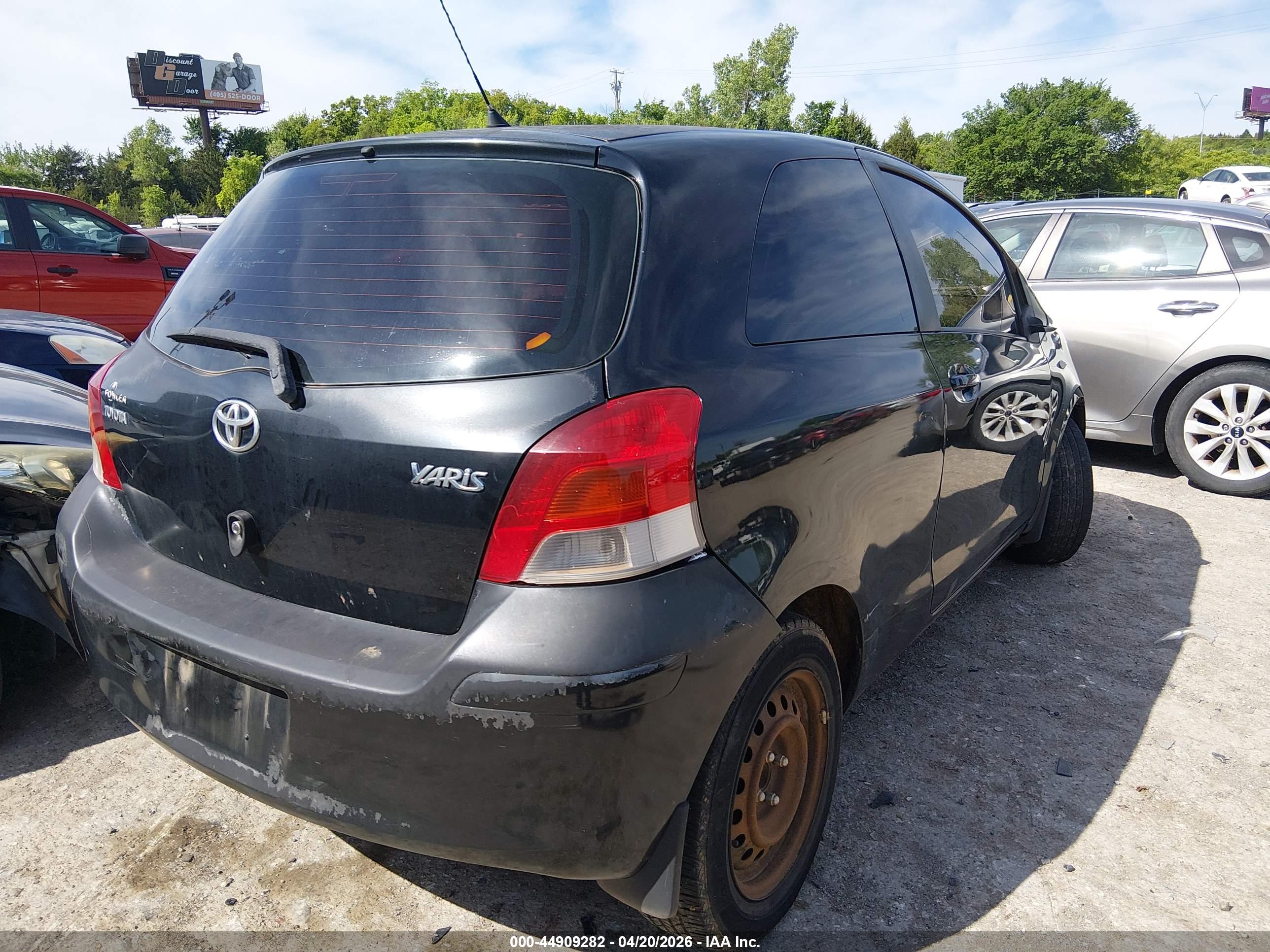 TOYOTA YARIS image 4