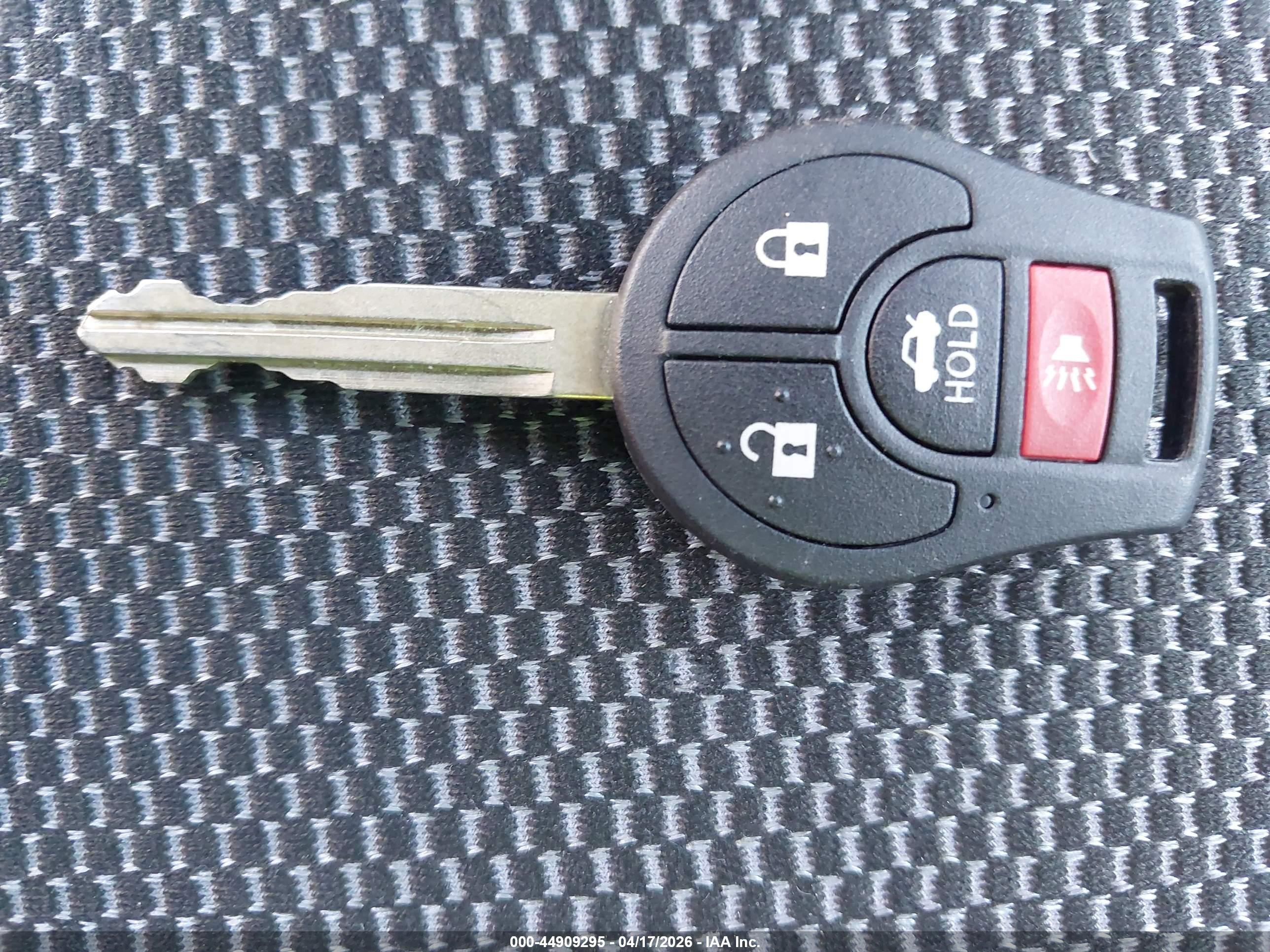 NISSAN VERSA image 11