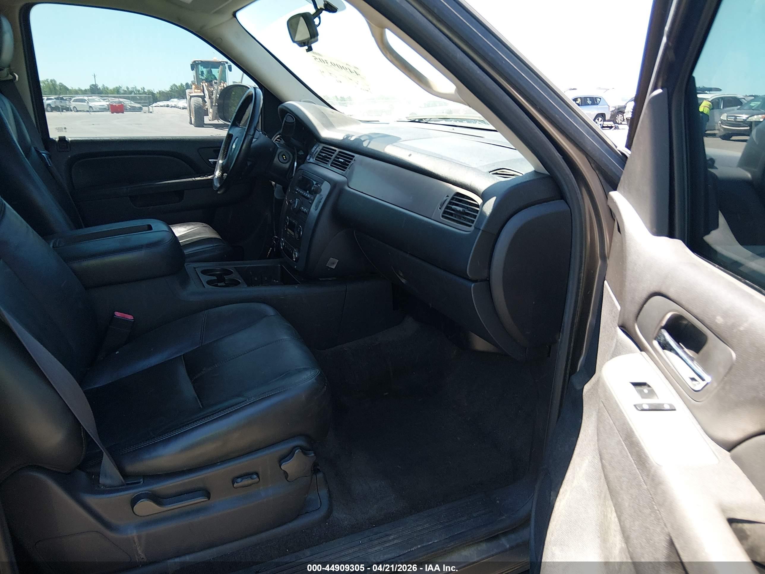 CHEVROLET TAHOE image 5