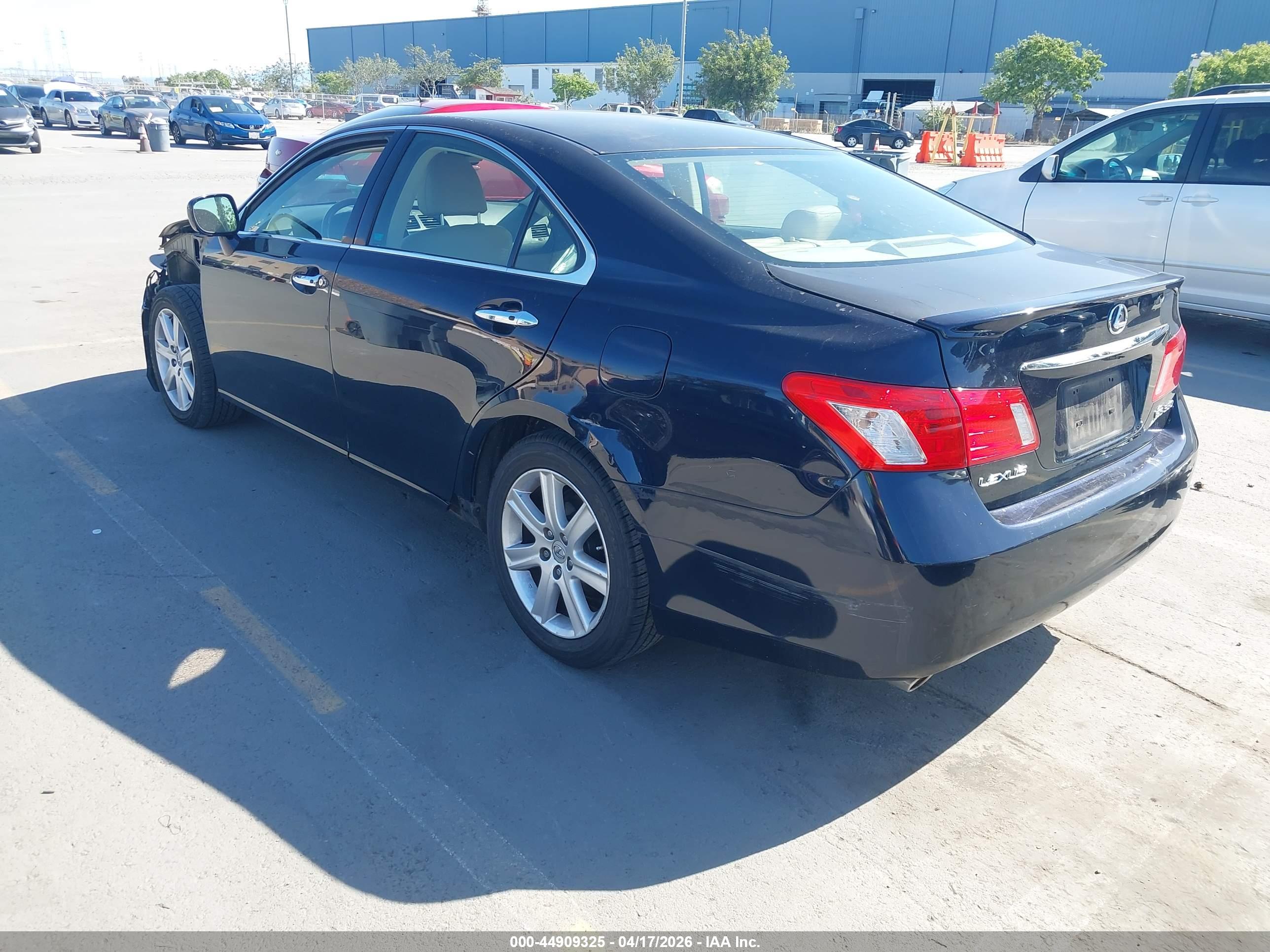 LEXUS ES image 3