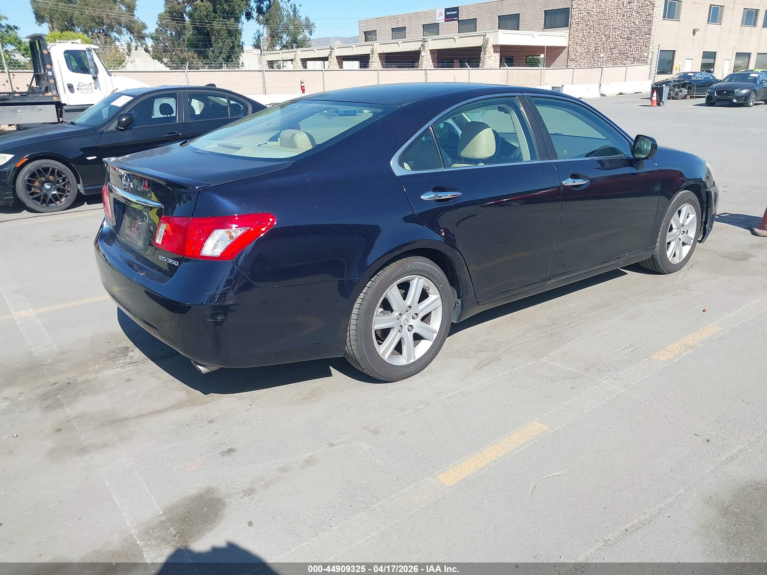 LEXUS ES image 4