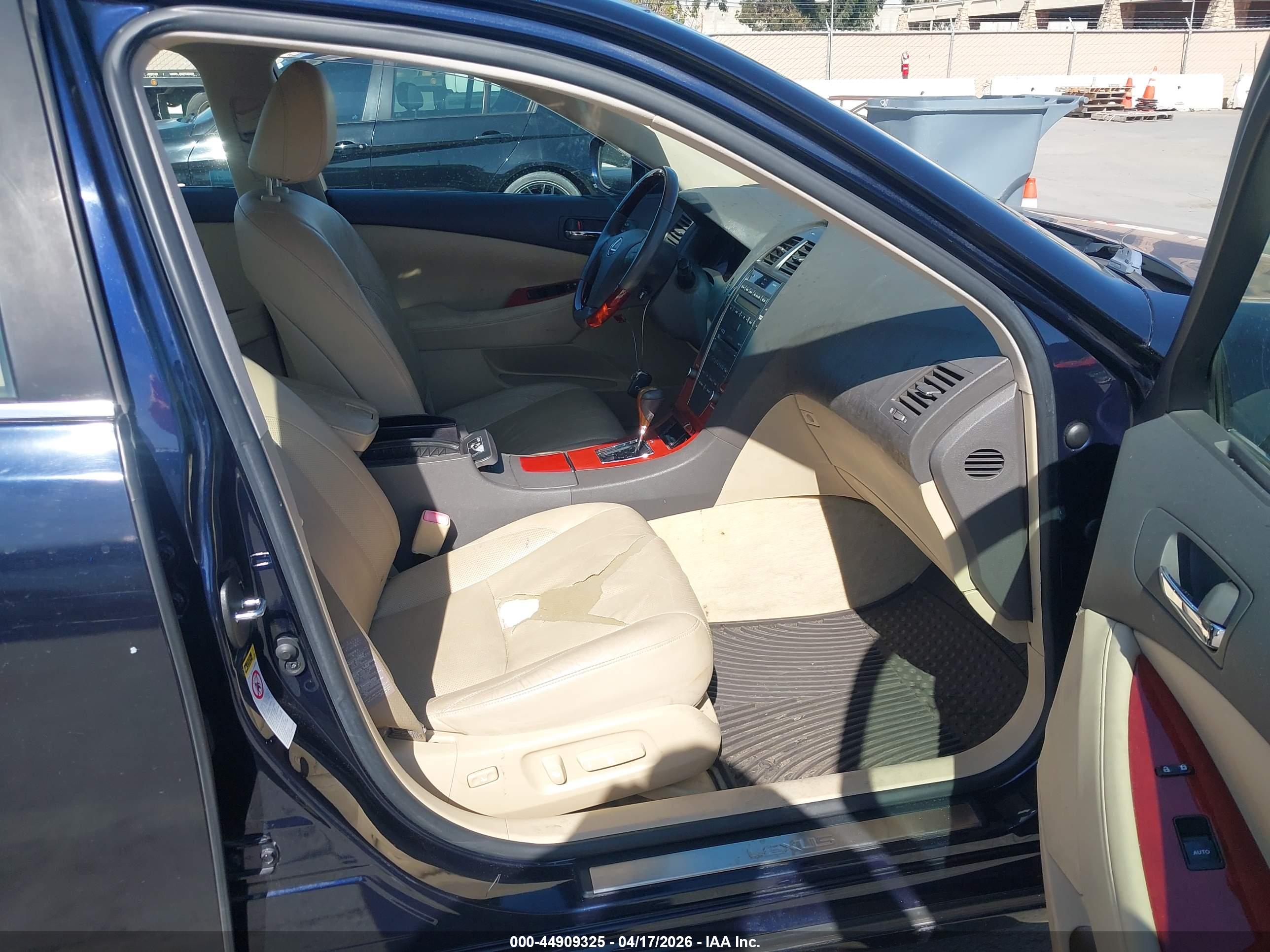LEXUS ES image 5