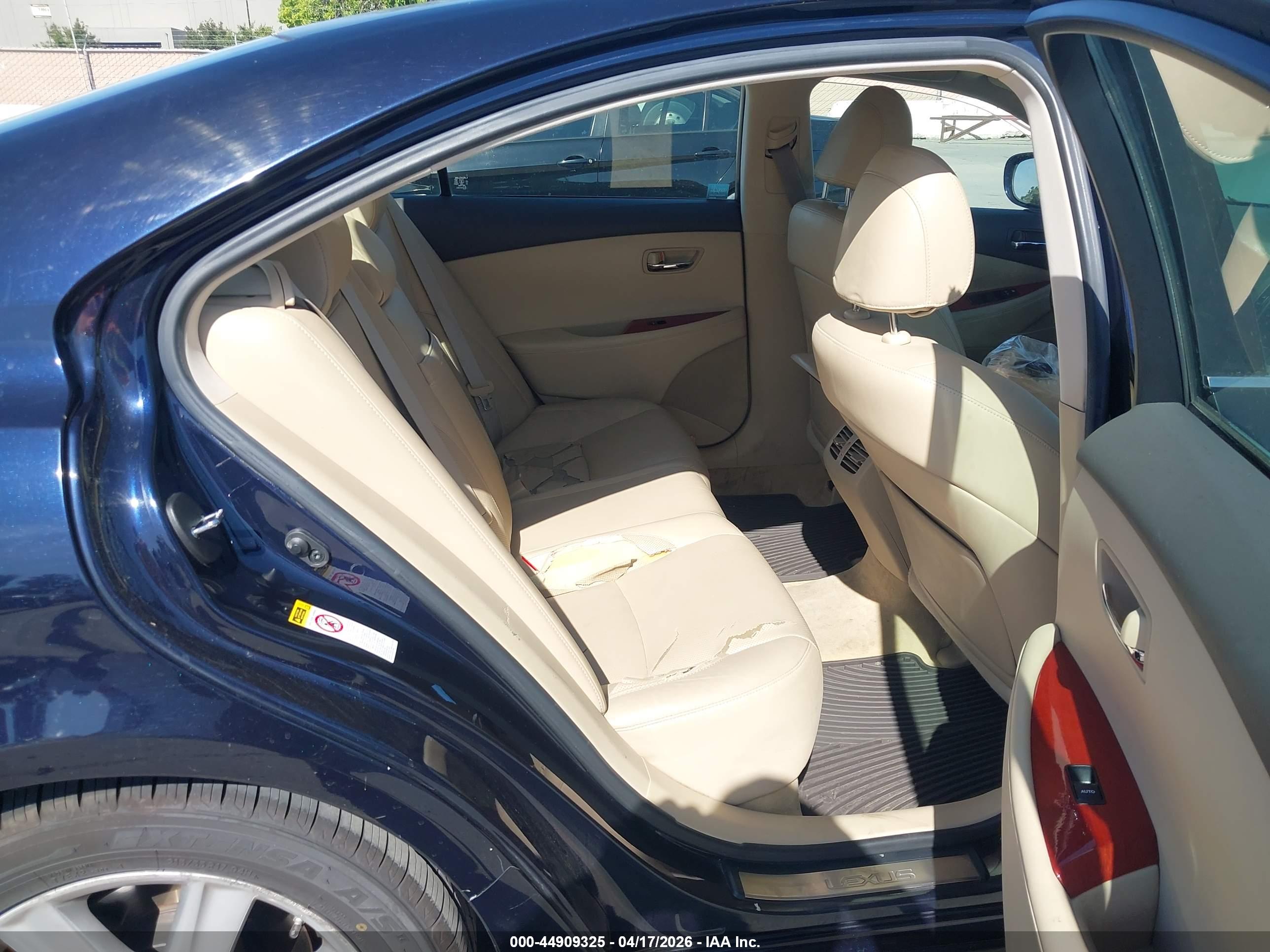 LEXUS ES image 8