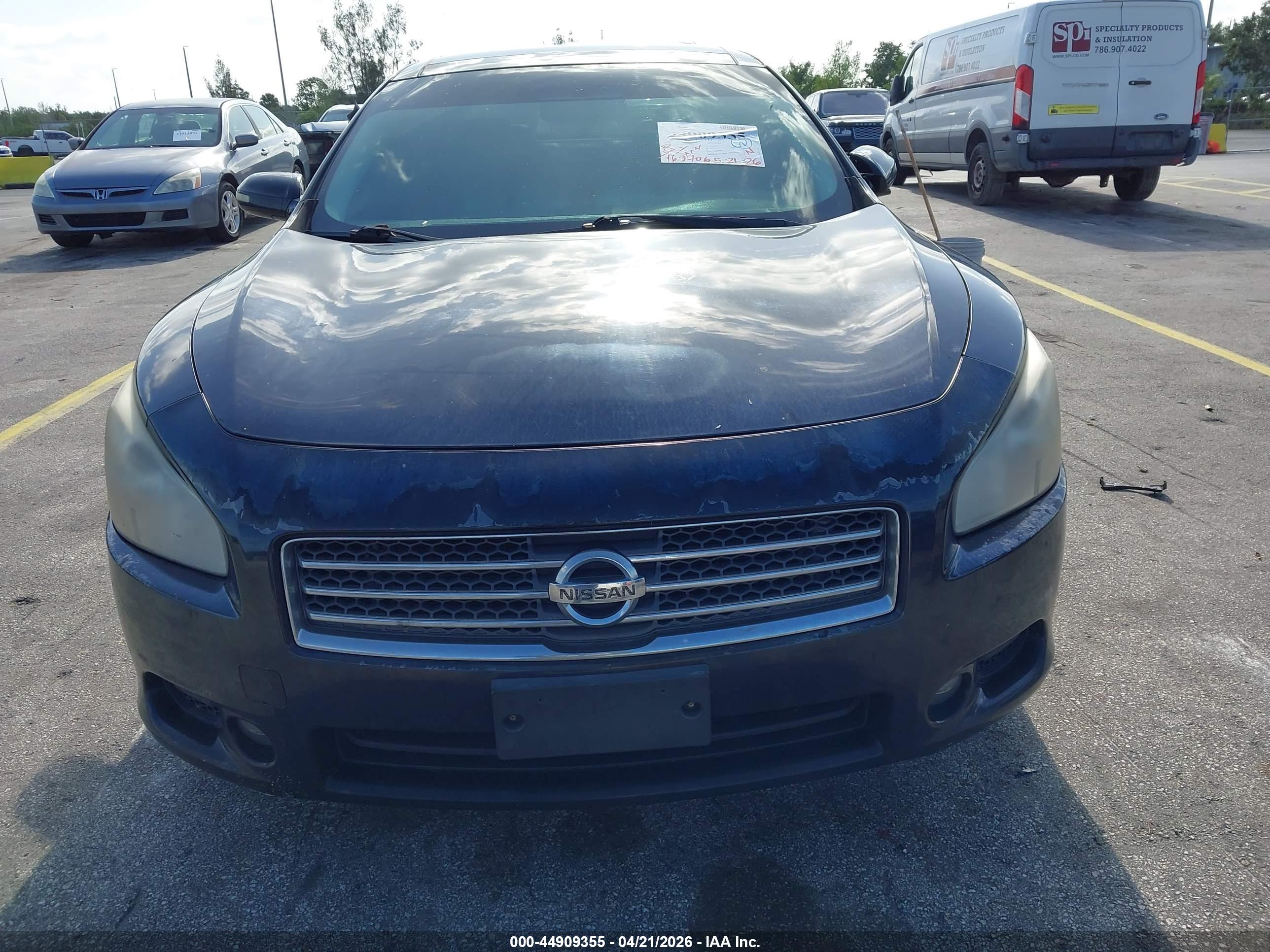 NISSAN MAXIMA image 6