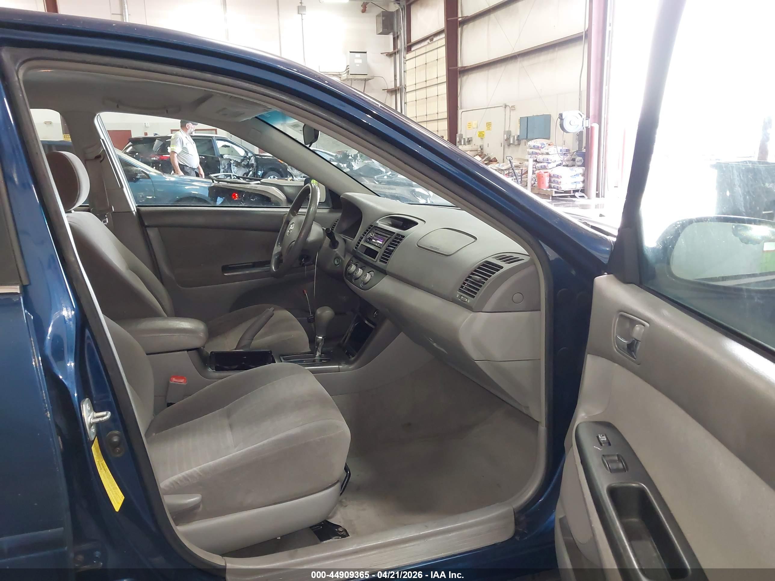 TOYOTA CAMRY image 5