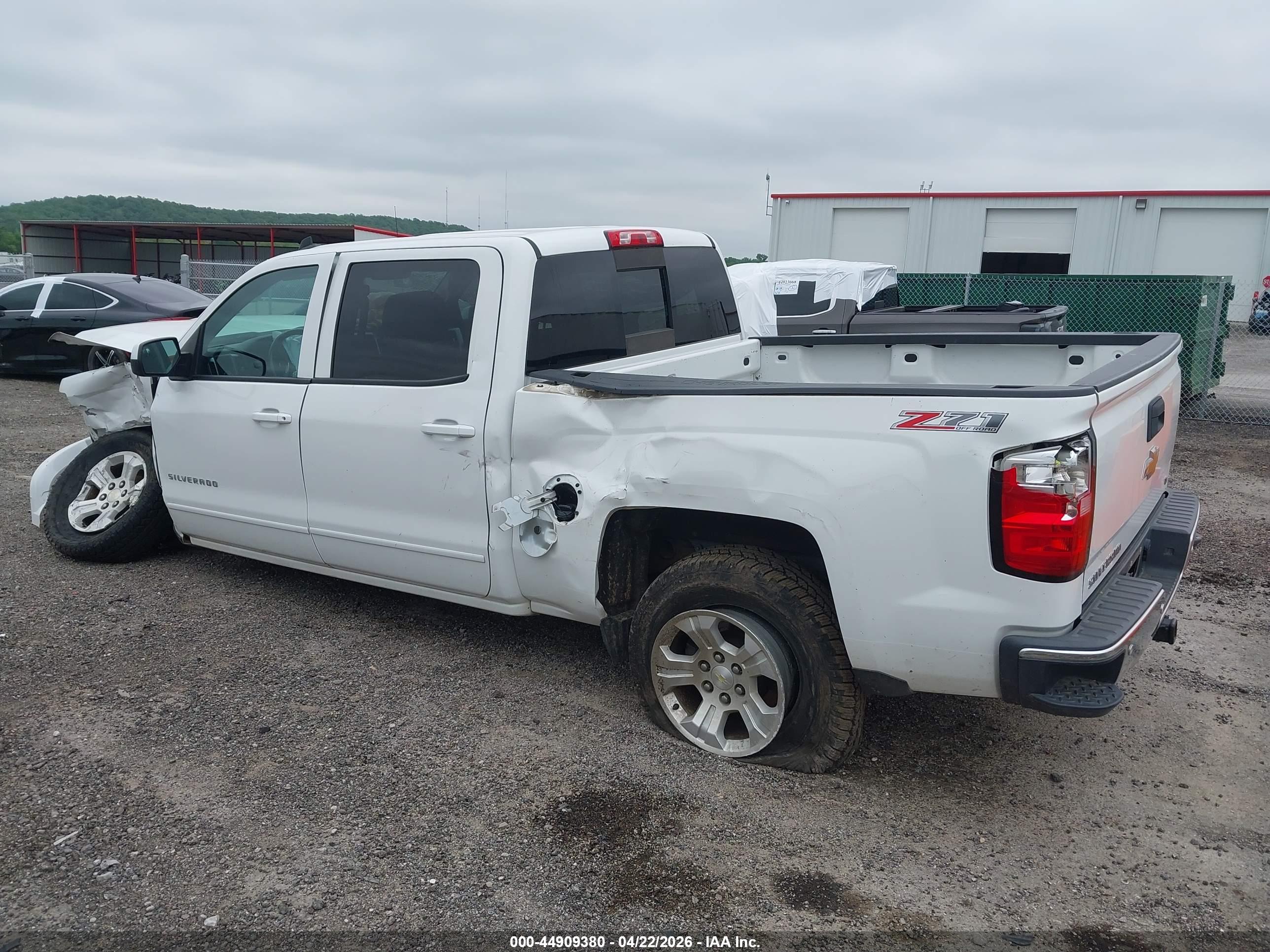 CHEVROLET SILVERADO image 3