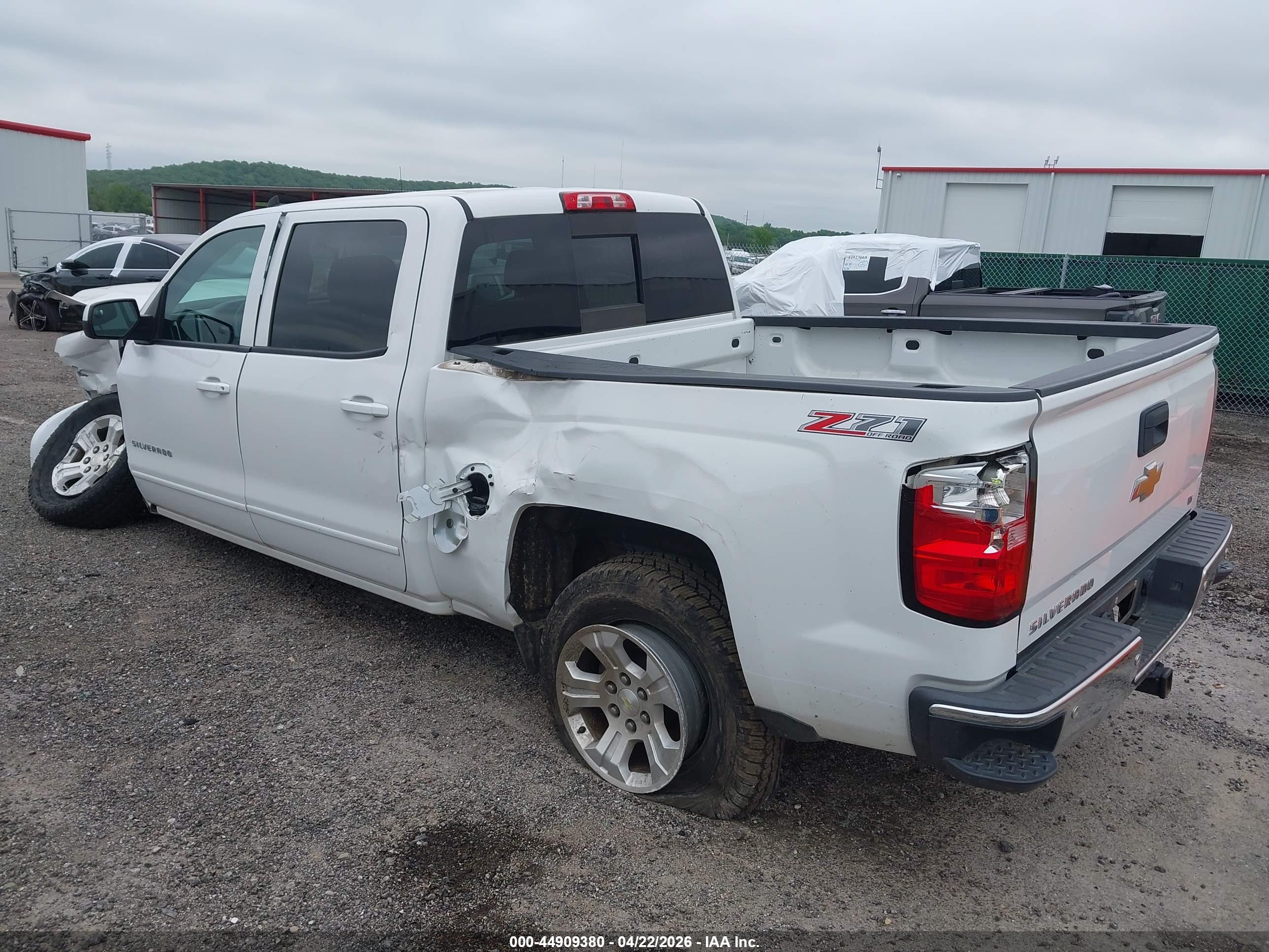 CHEVROLET SILVERADO image 6