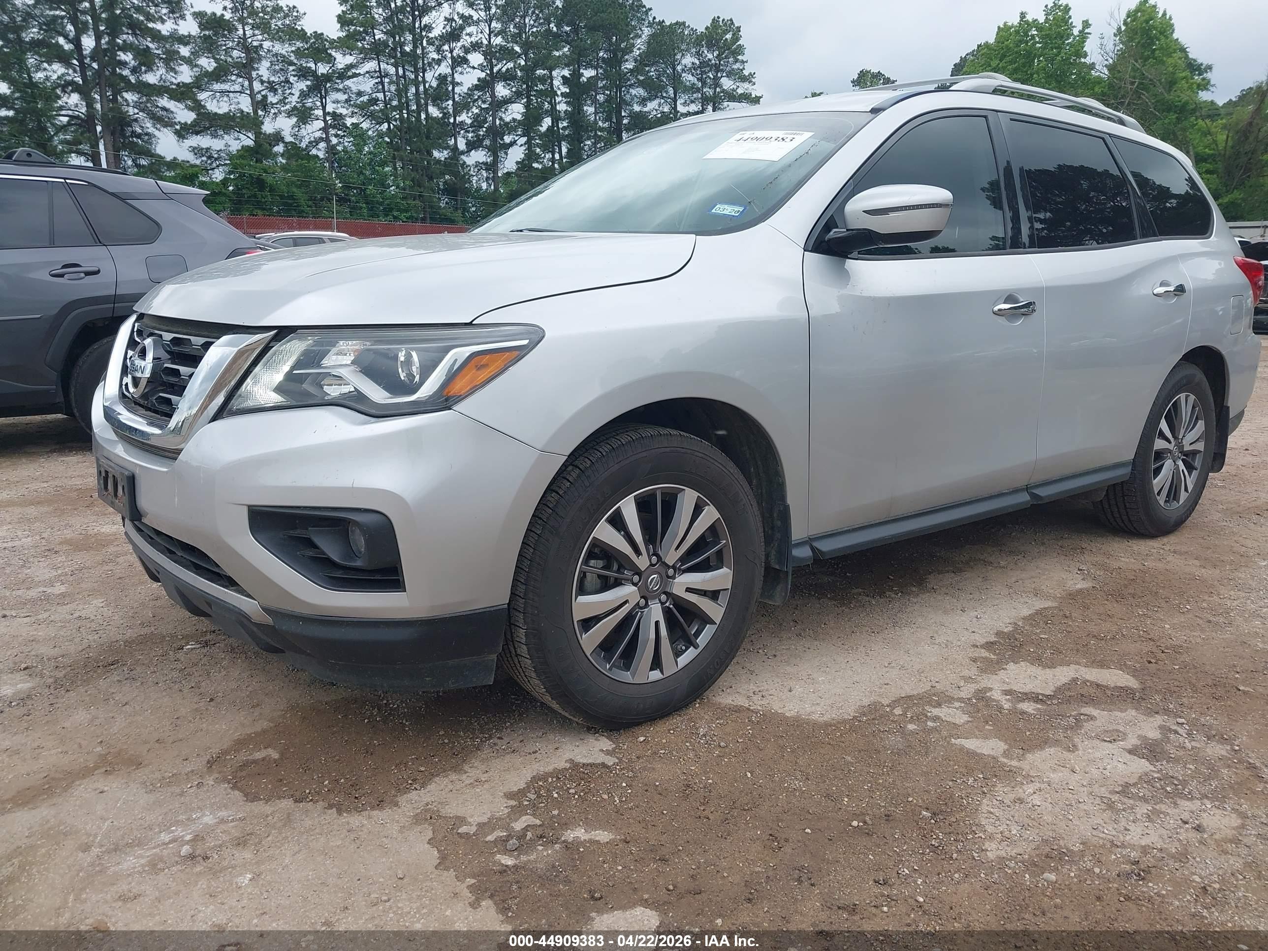 NISSAN PATHFINDER image 2