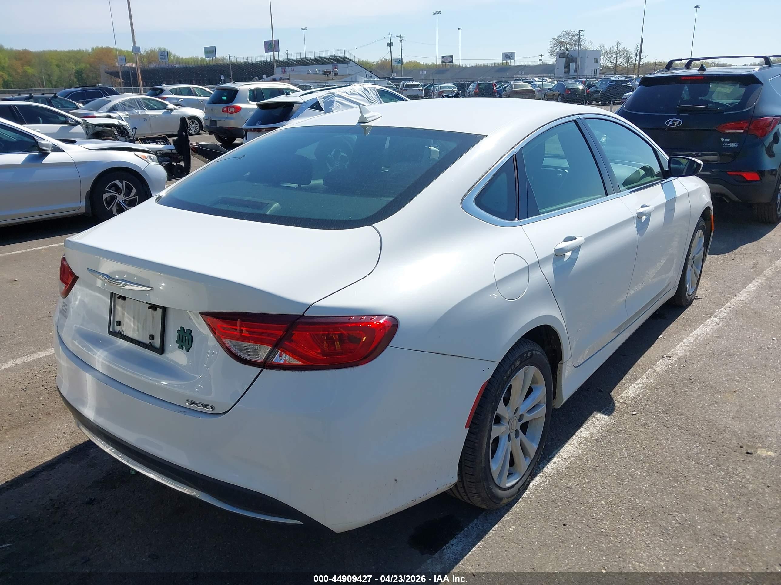 CHRYSLER 200 image 4