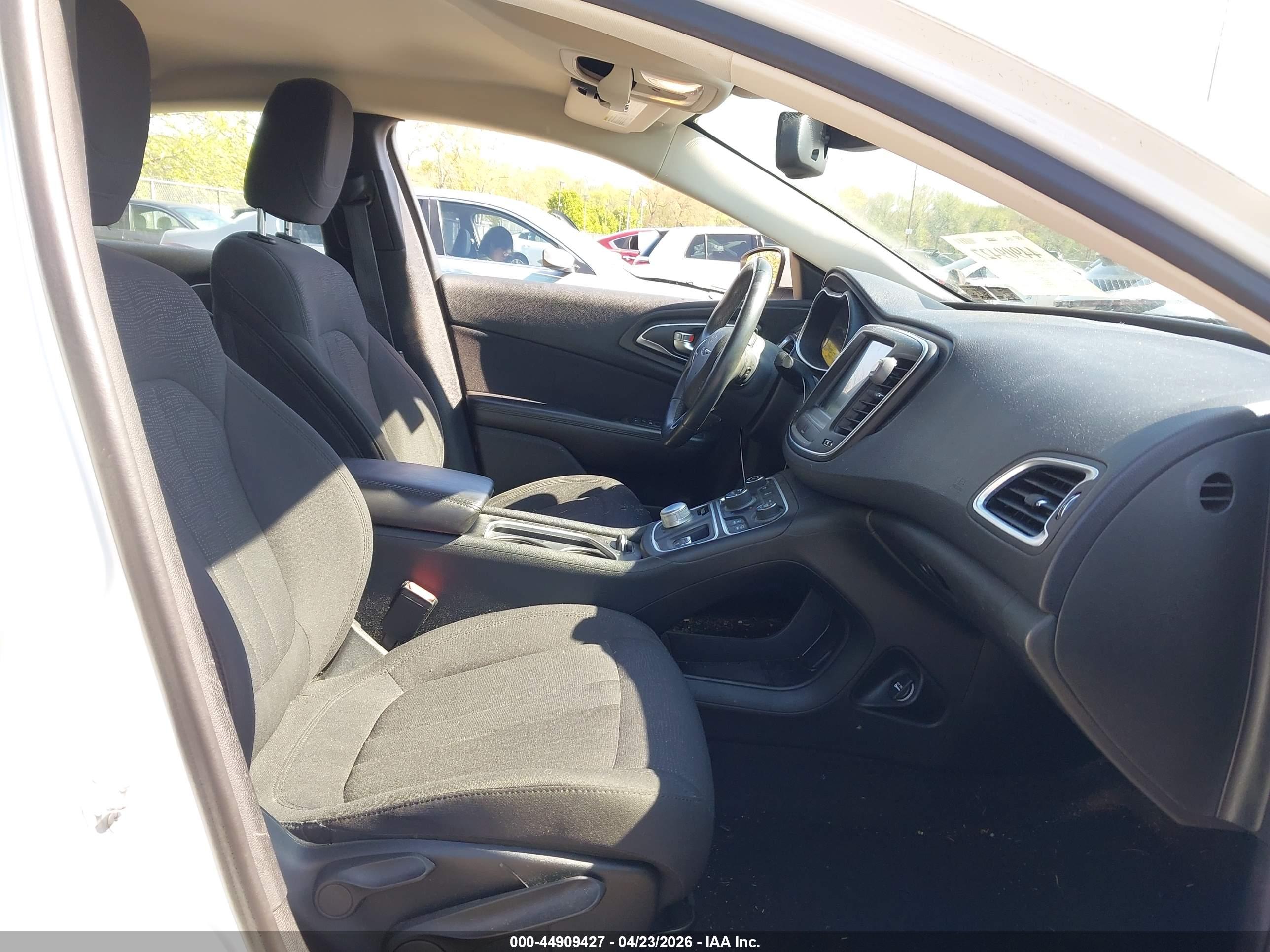 CHRYSLER 200 image 5
