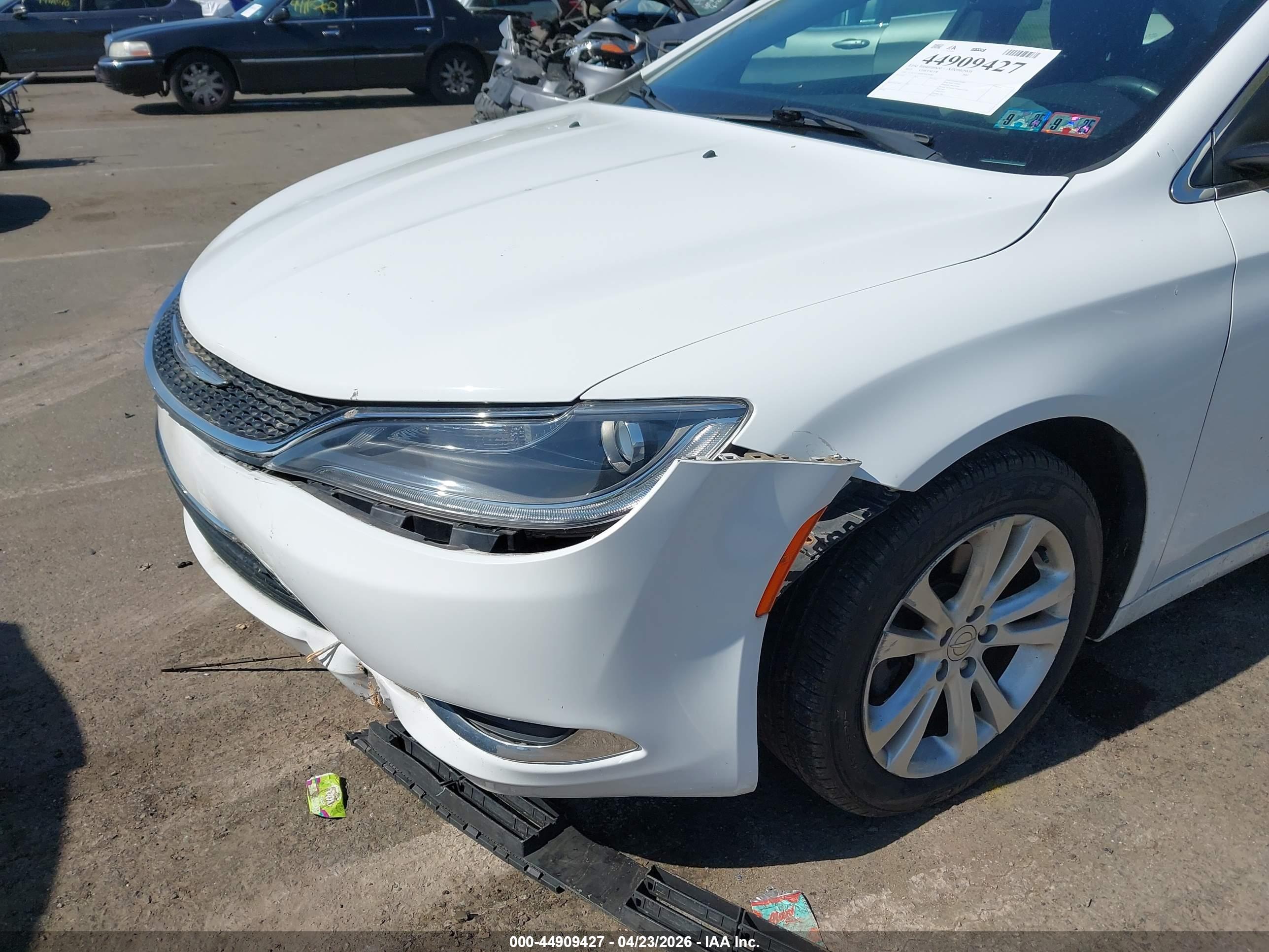 CHRYSLER 200 image 6