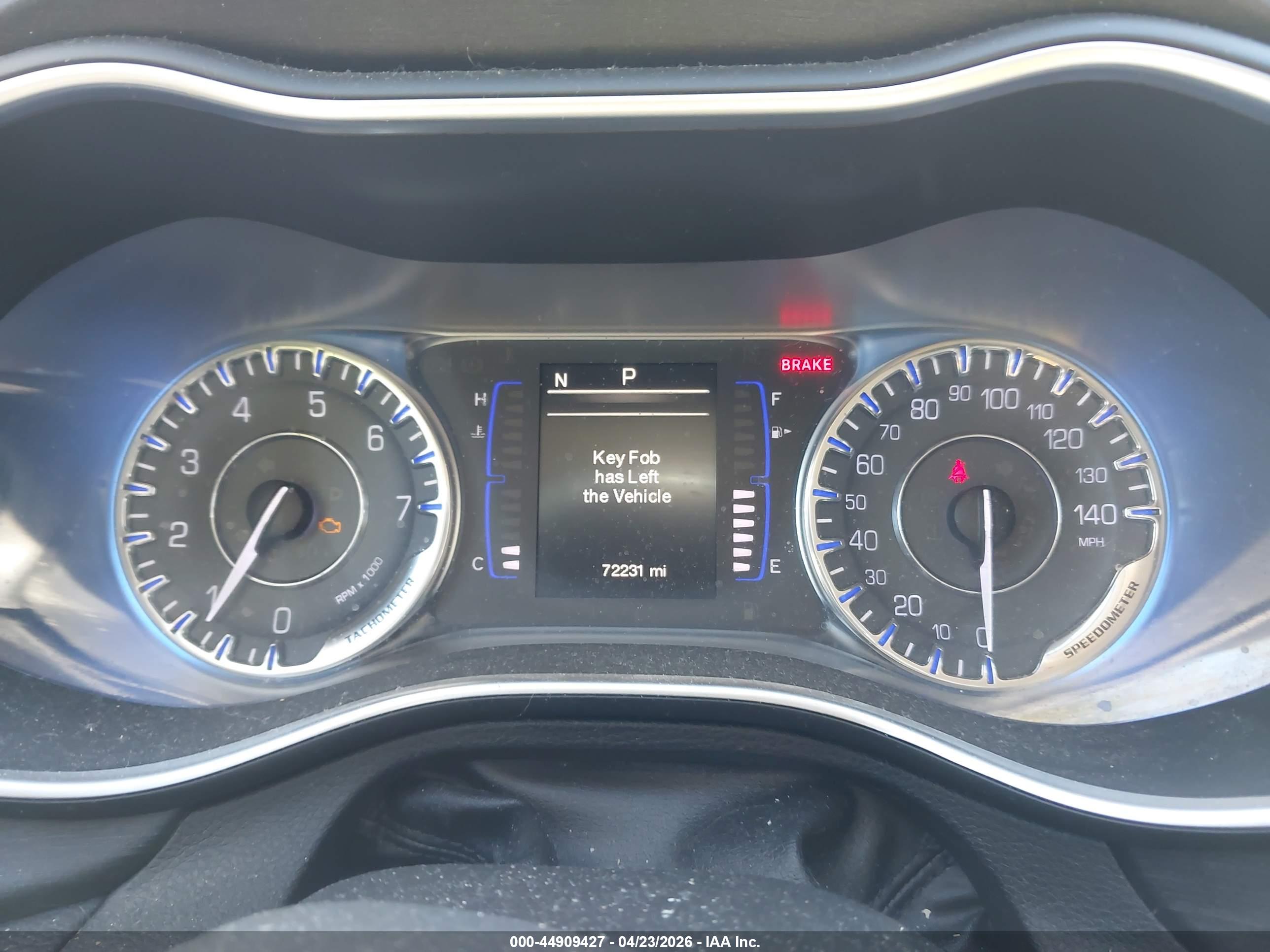 CHRYSLER 200 image 7