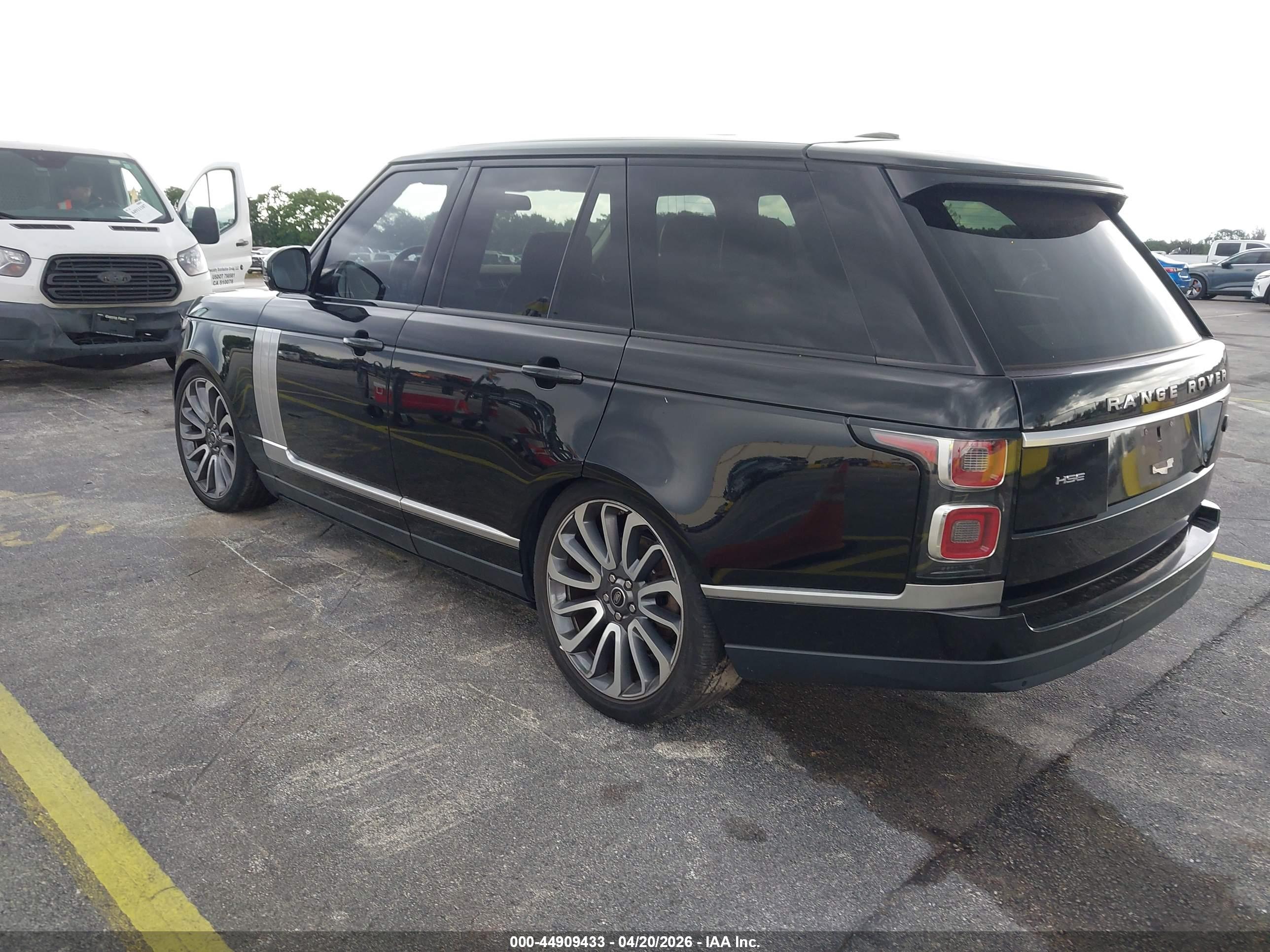 LAND ROVER image 3