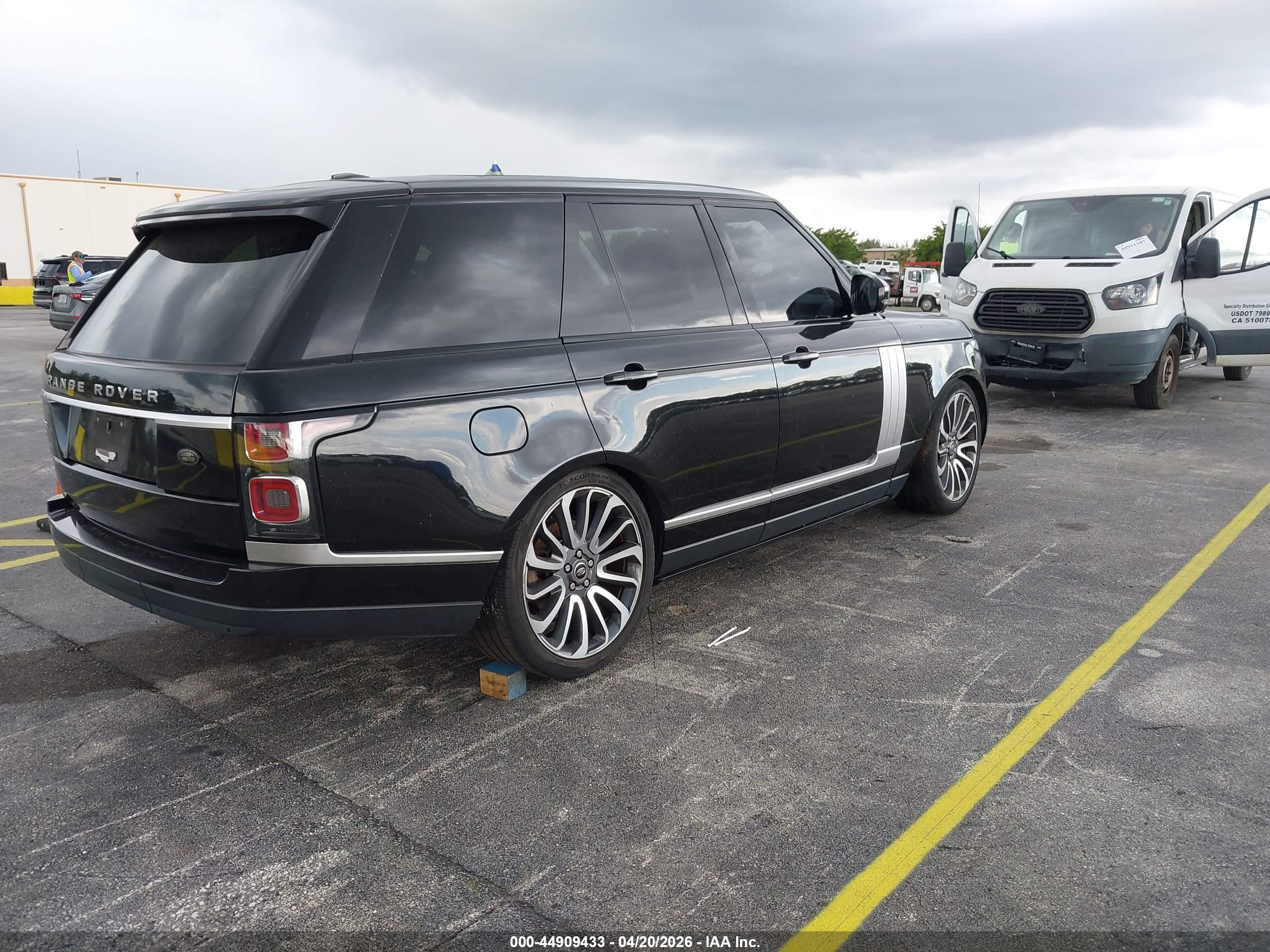 LAND ROVER image 4