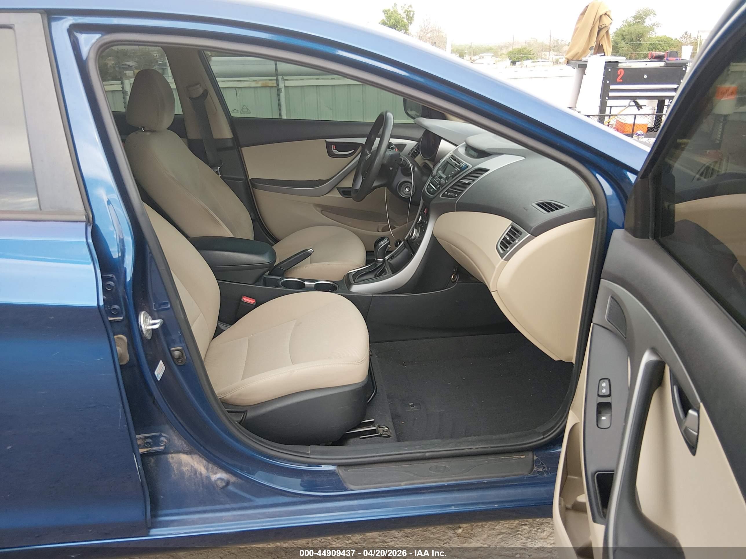 HYUNDAI ELANTRA image 5