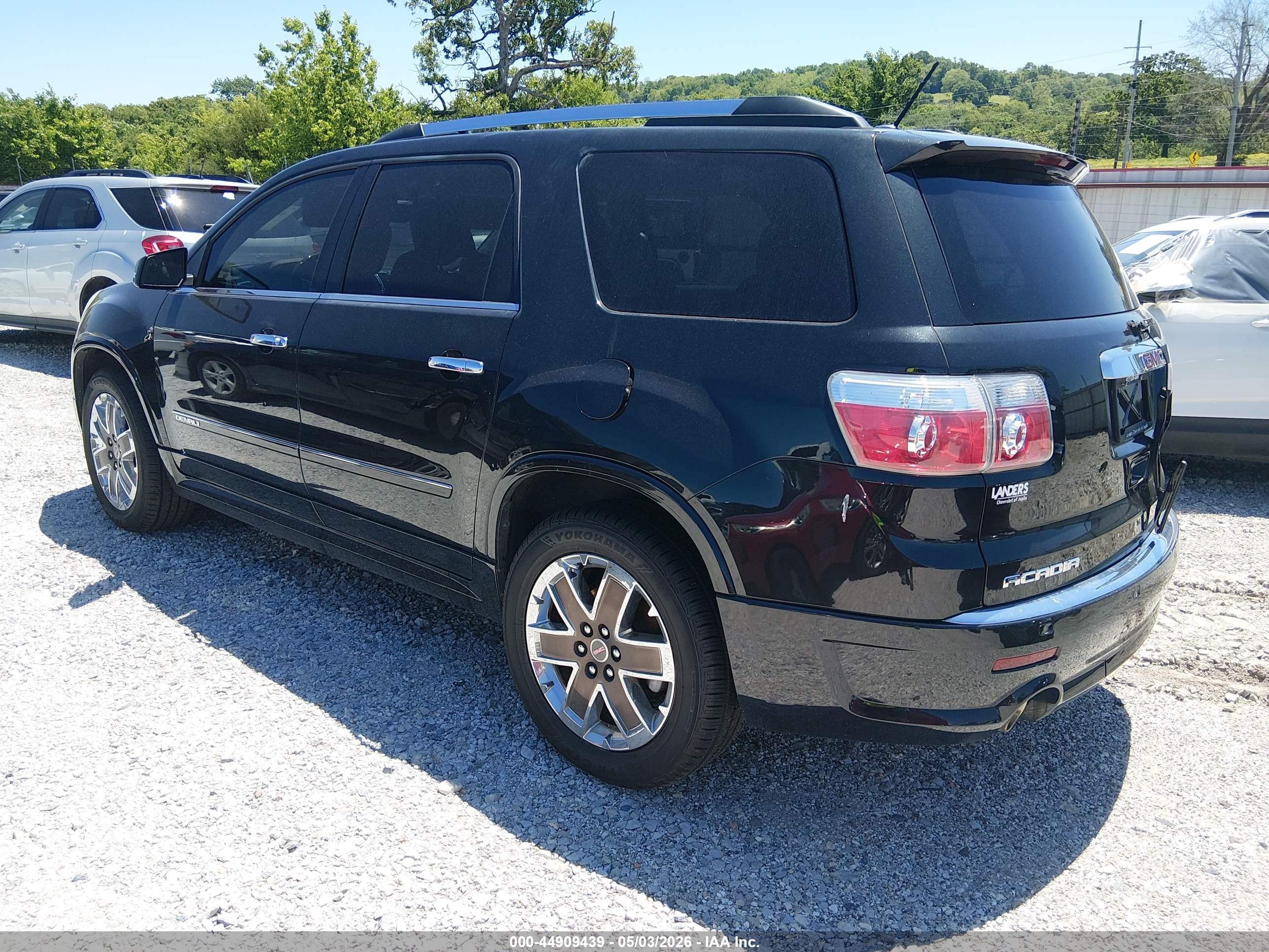 GMC ACADIA image 3