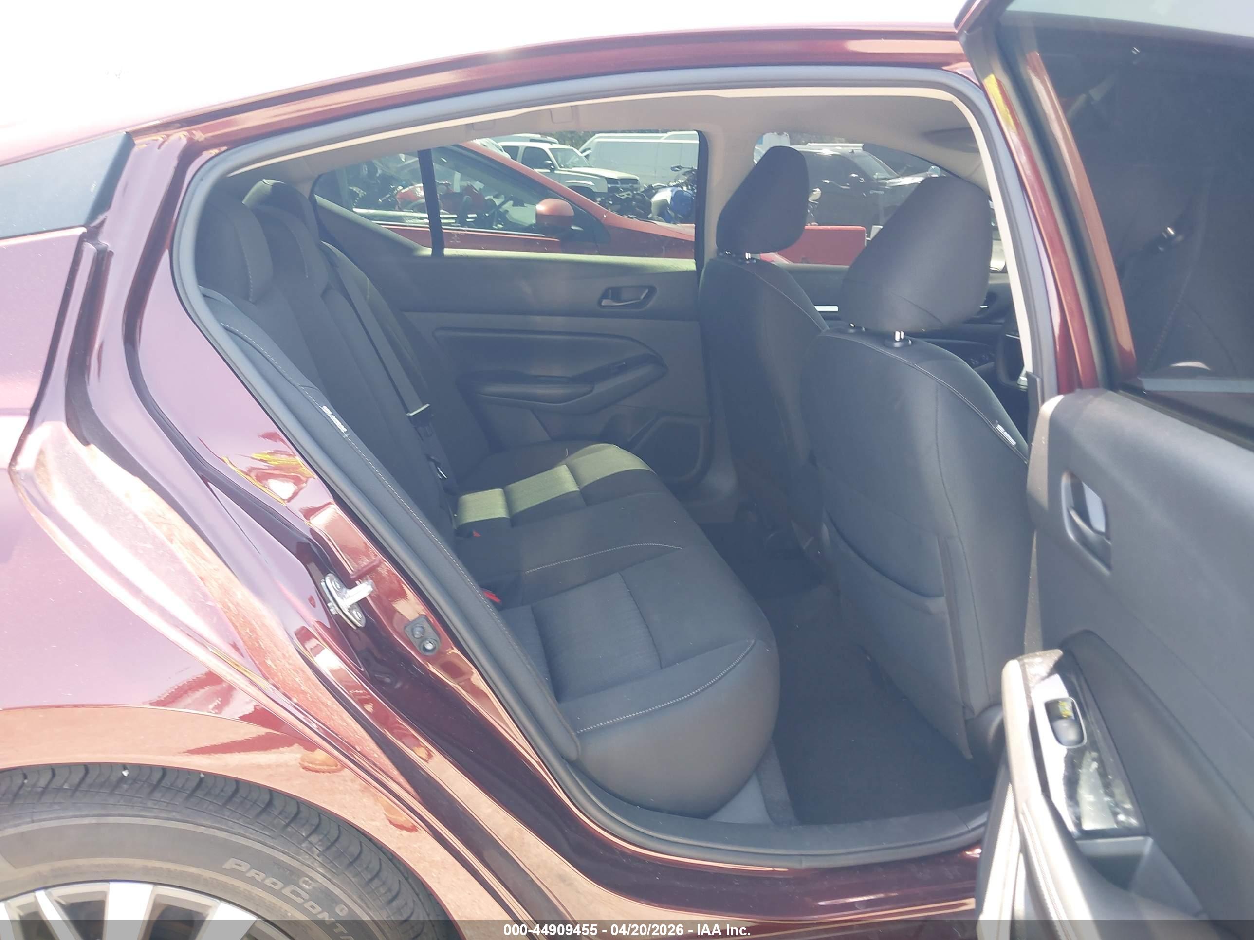NISSAN ALTIMA image 8