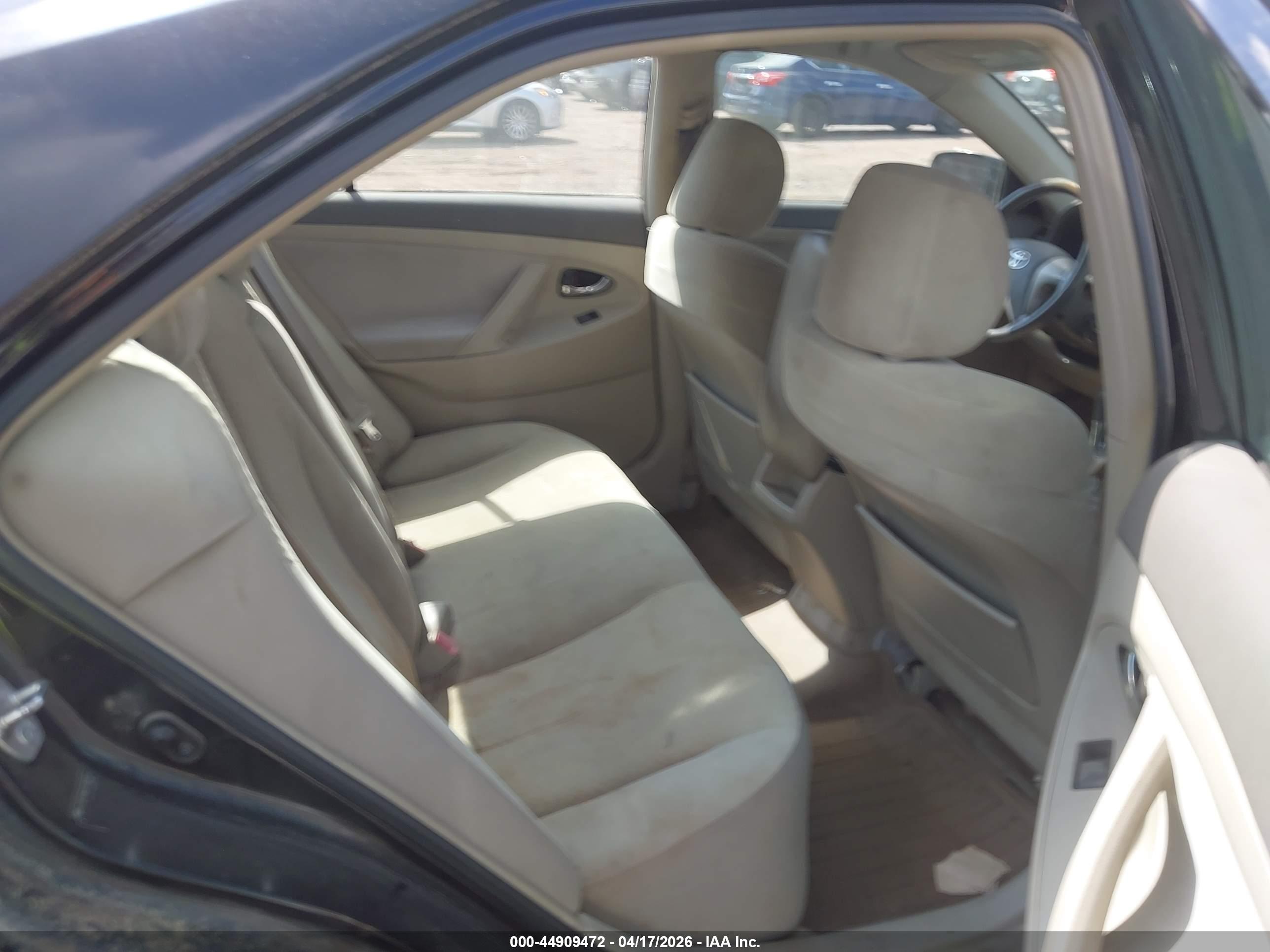 TOYOTA CAMRY image 8